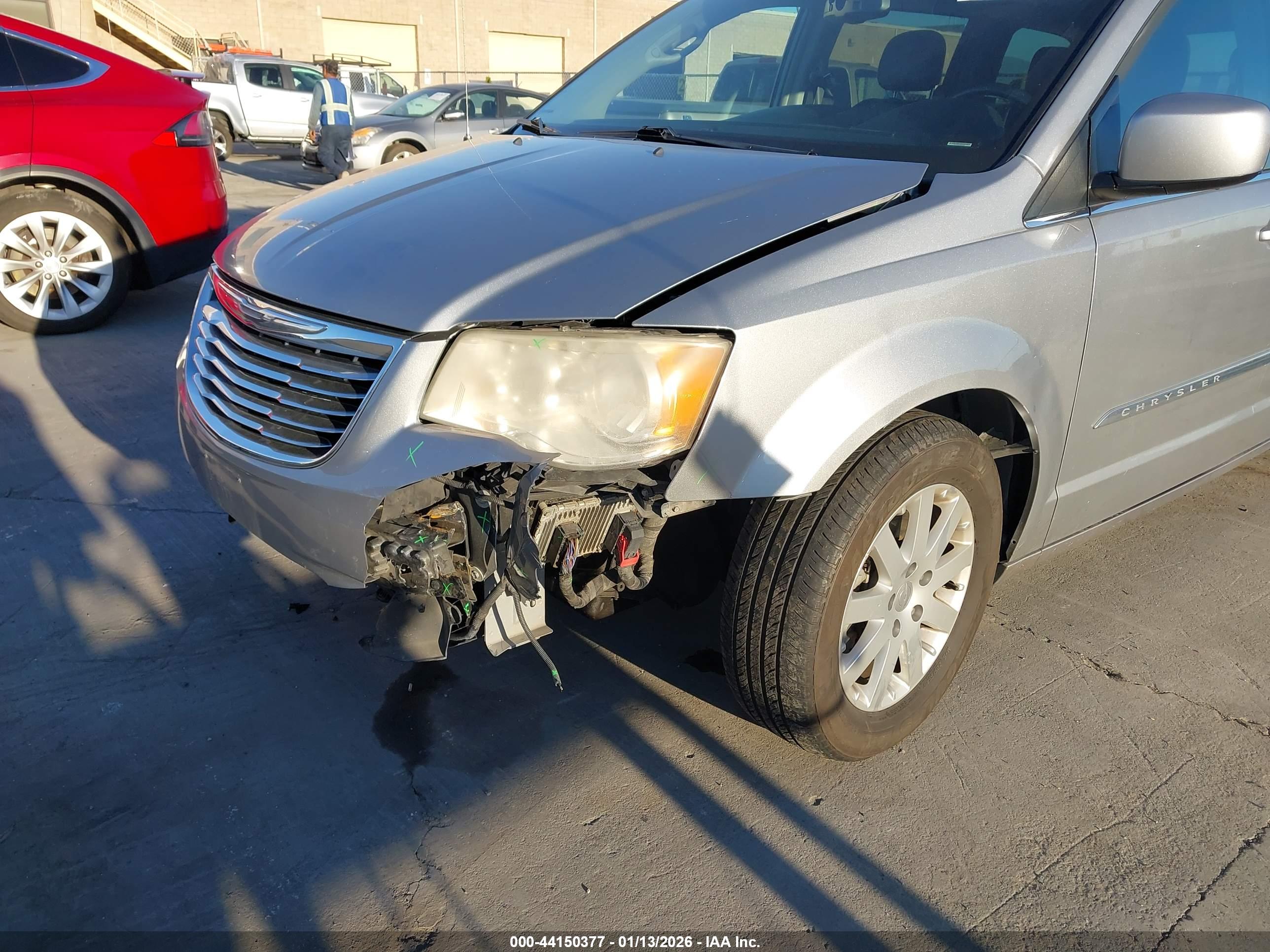 CHRYSLER TOWN image 6