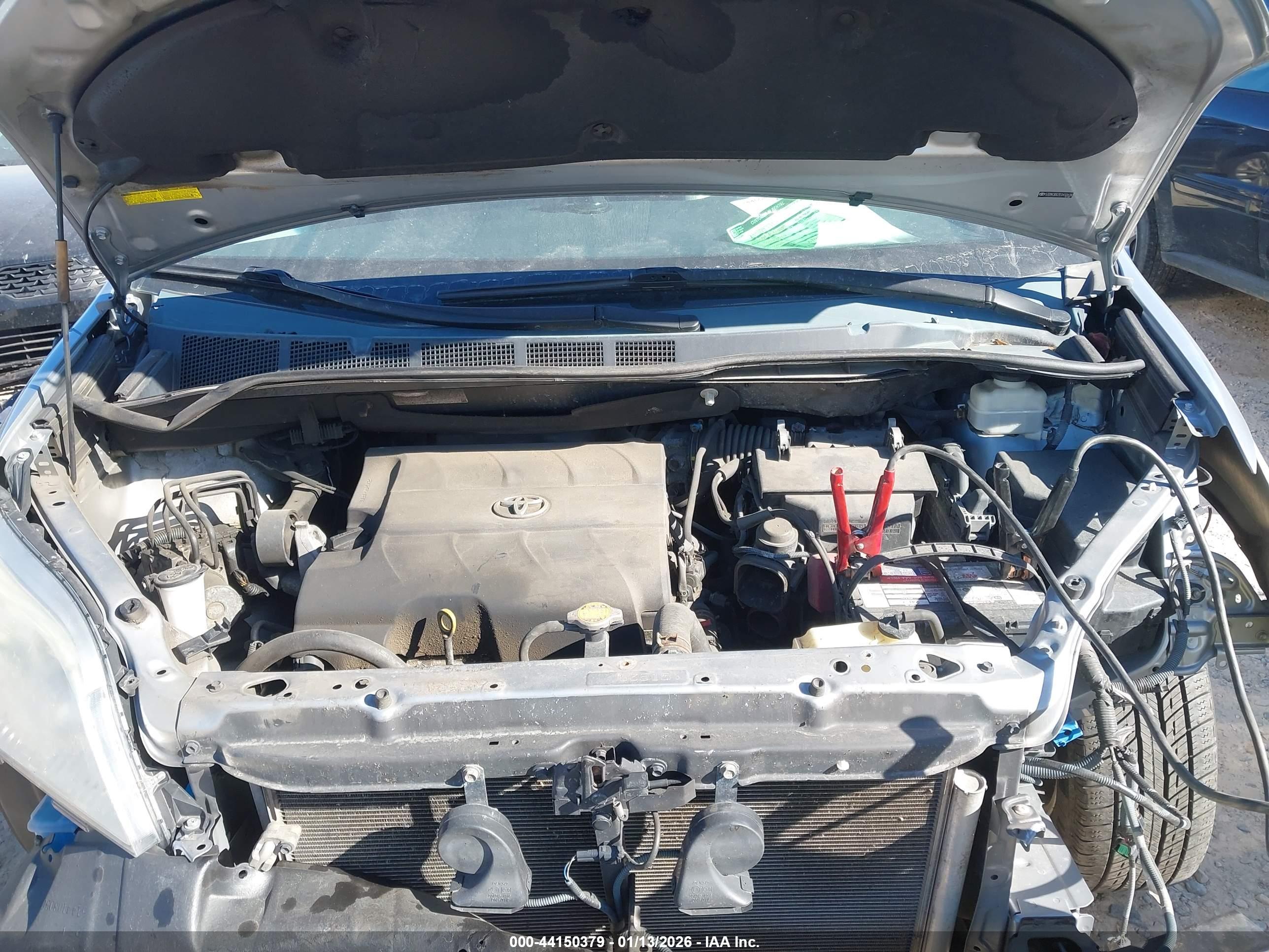 TOYOTA SIENNA image 10