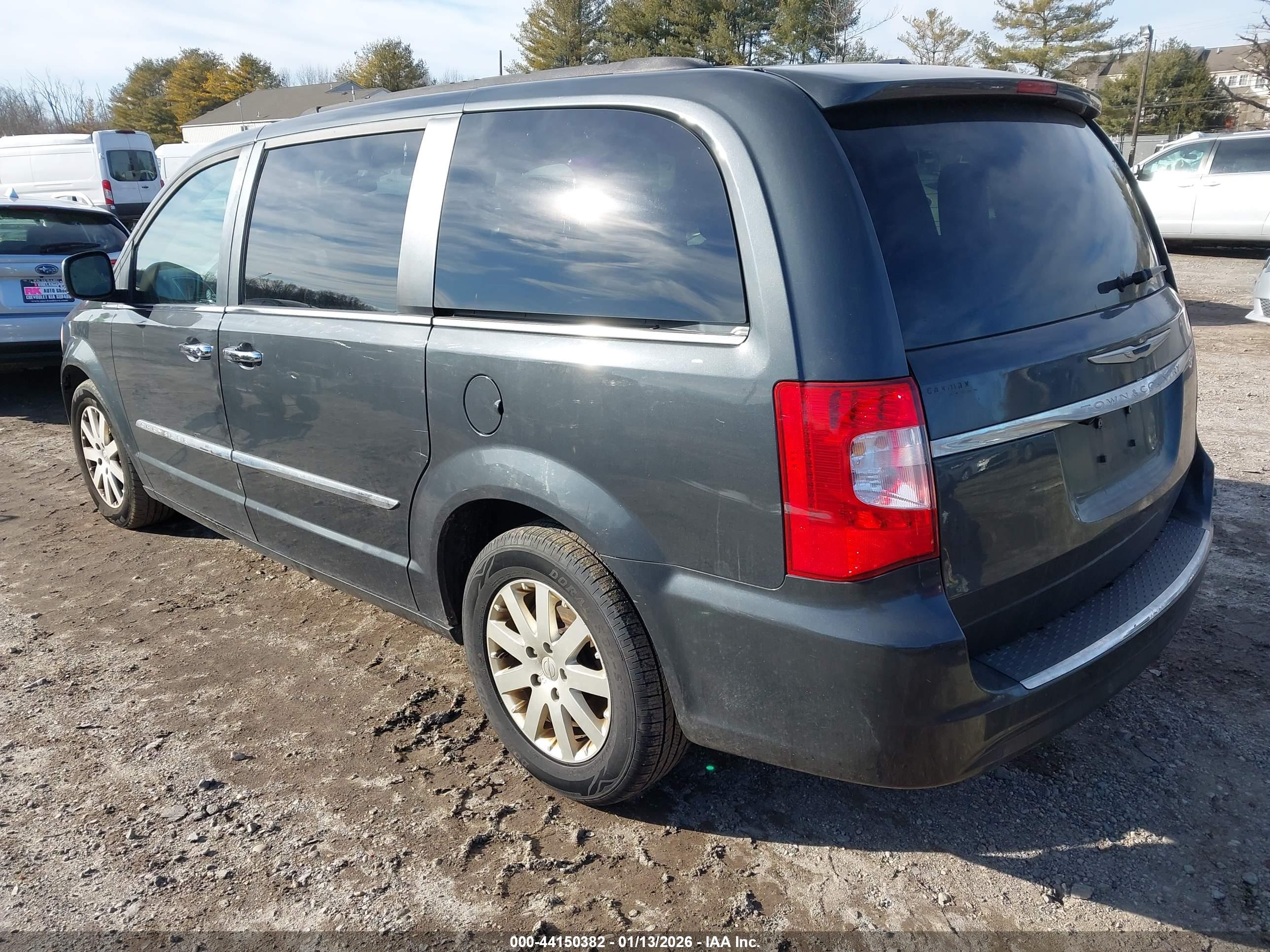 CHRYSLER TOWN image 3
