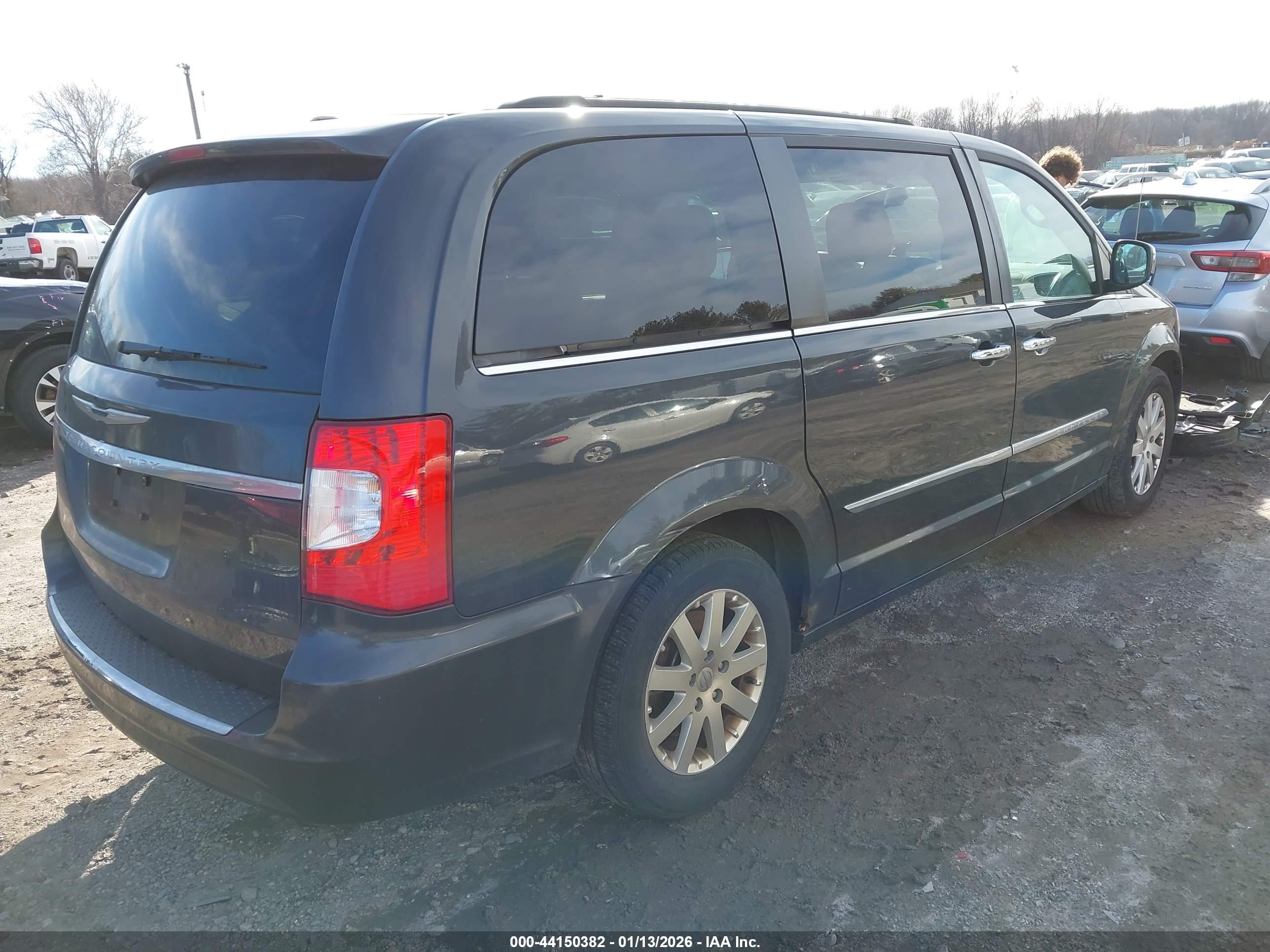 CHRYSLER TOWN image 4