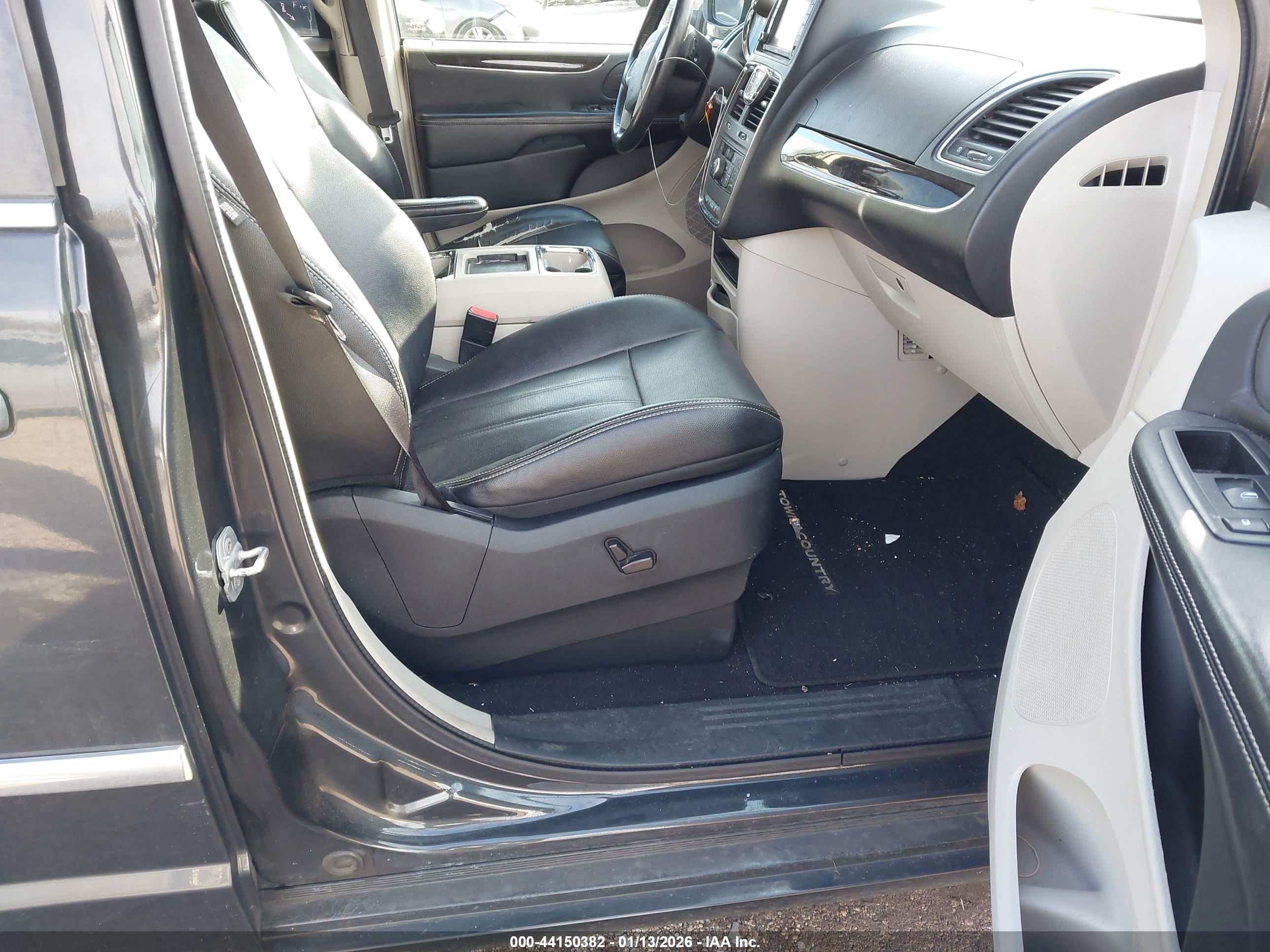 CHRYSLER TOWN image 5
