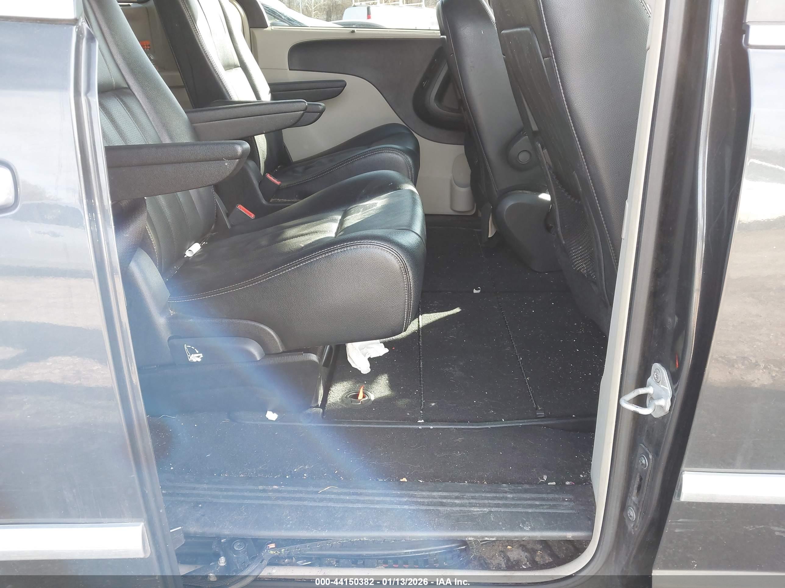 CHRYSLER TOWN image 8