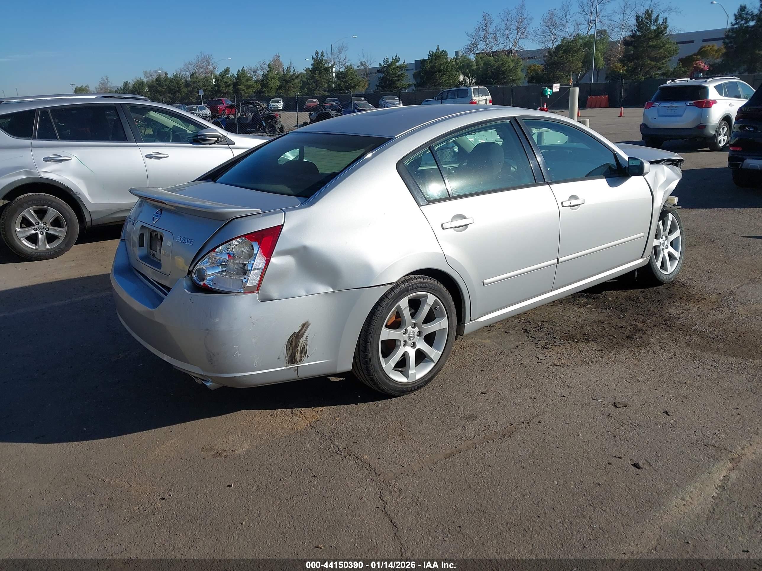 NISSAN MAXIMA image 4