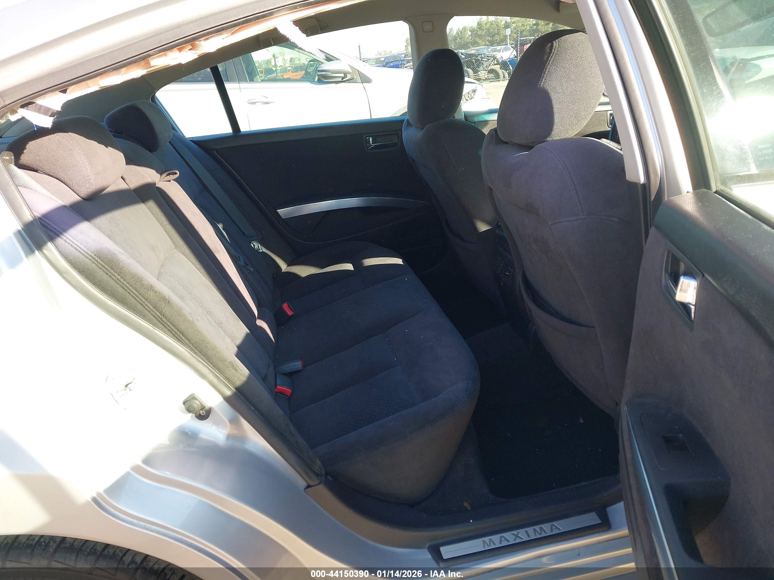 NISSAN MAXIMA image 8