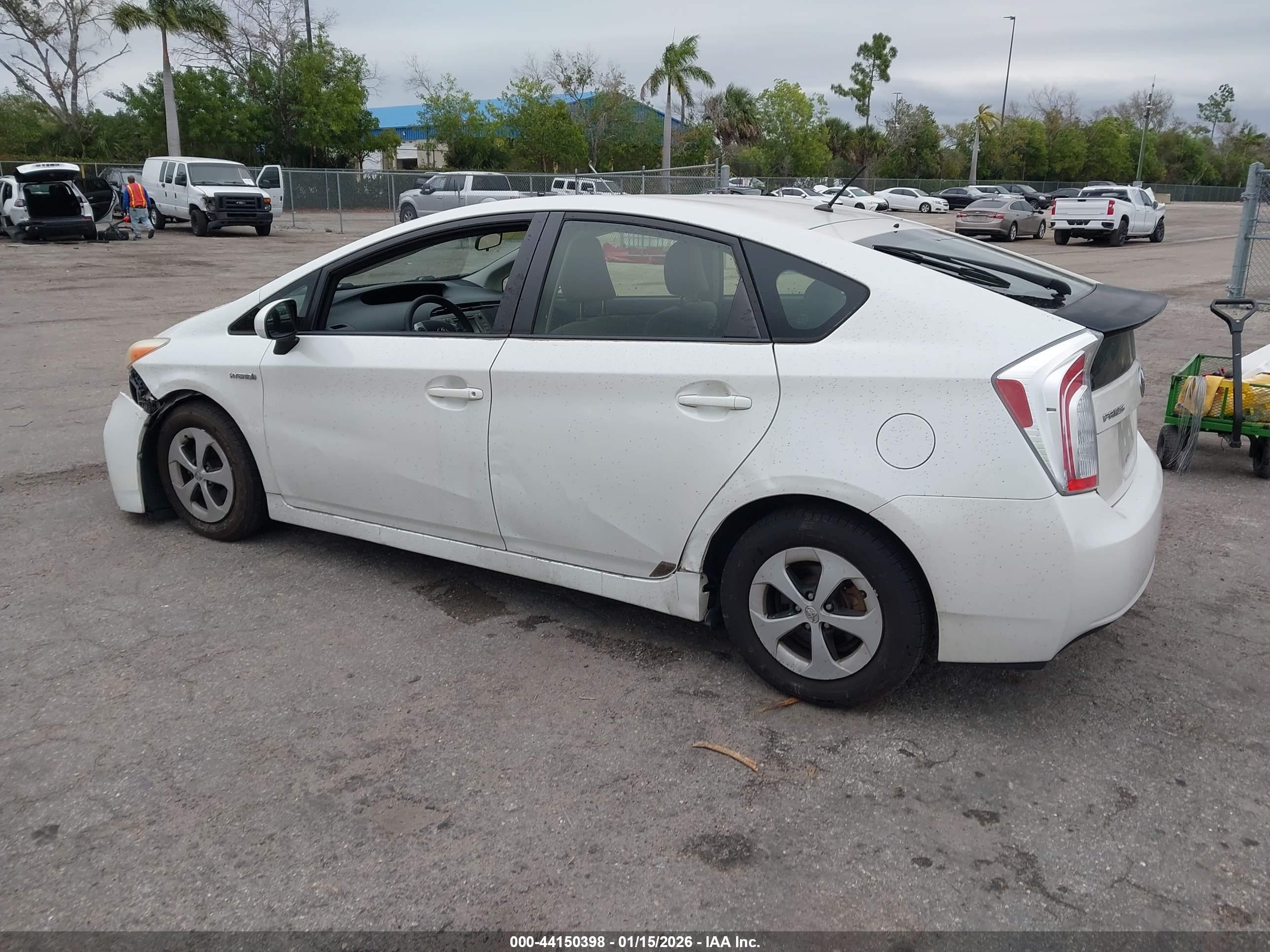 TOYOTA PRIUS image 3