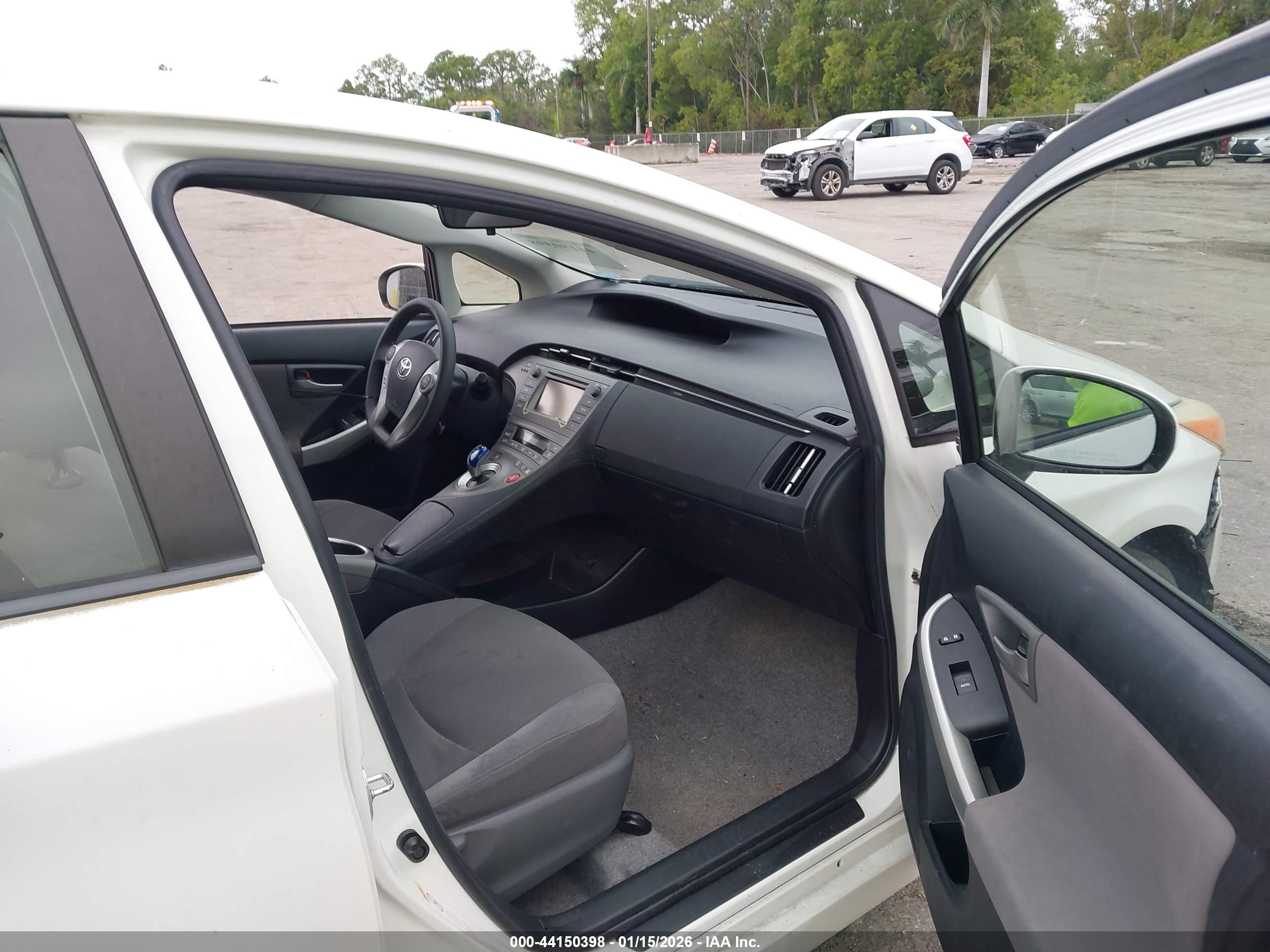 TOYOTA PRIUS image 5