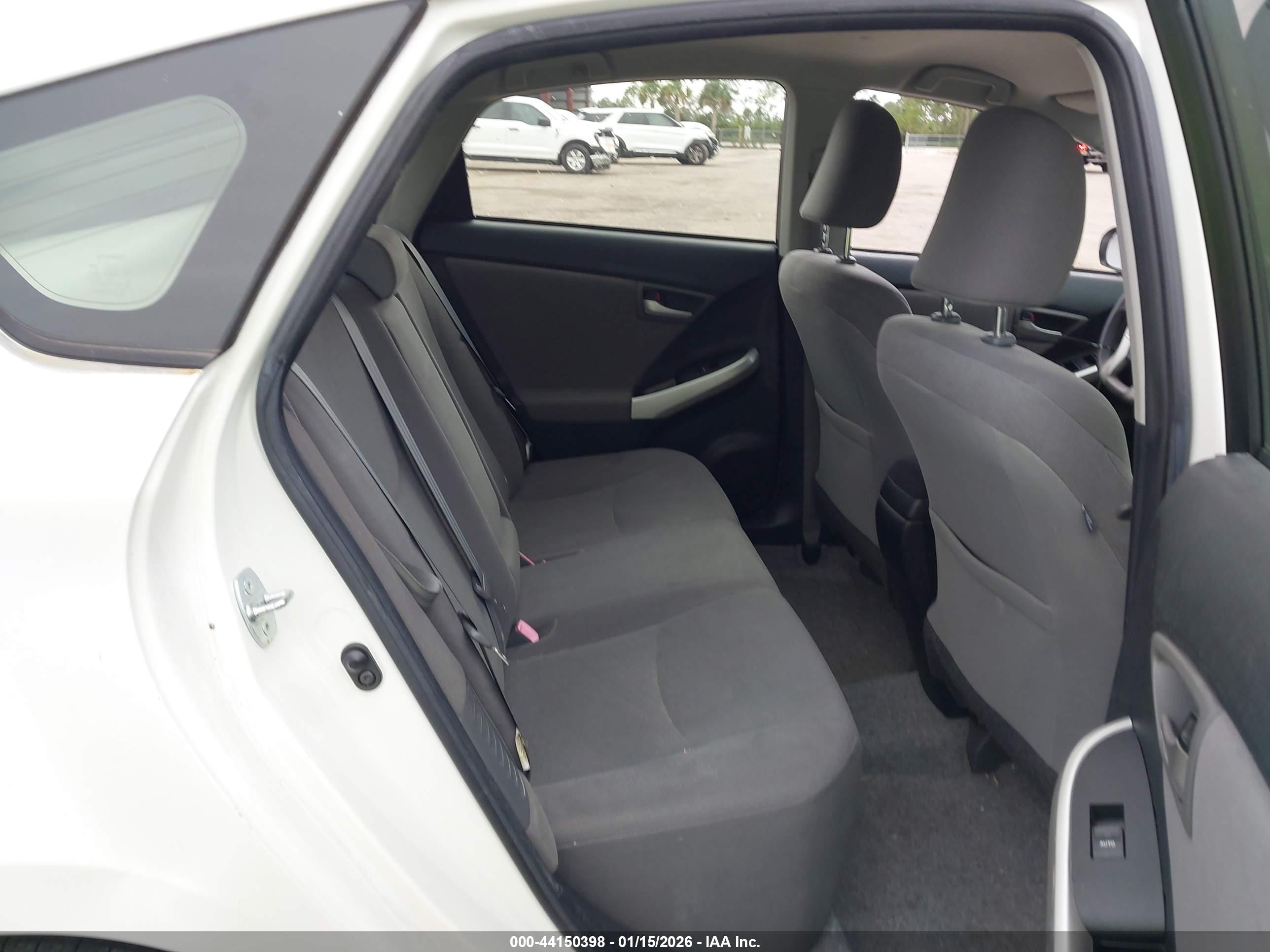 TOYOTA PRIUS image 8