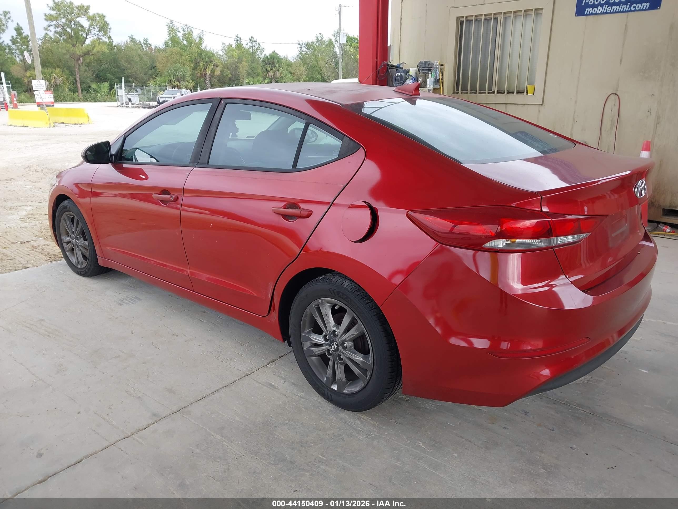 HYUNDAI ELANTRA image 3
