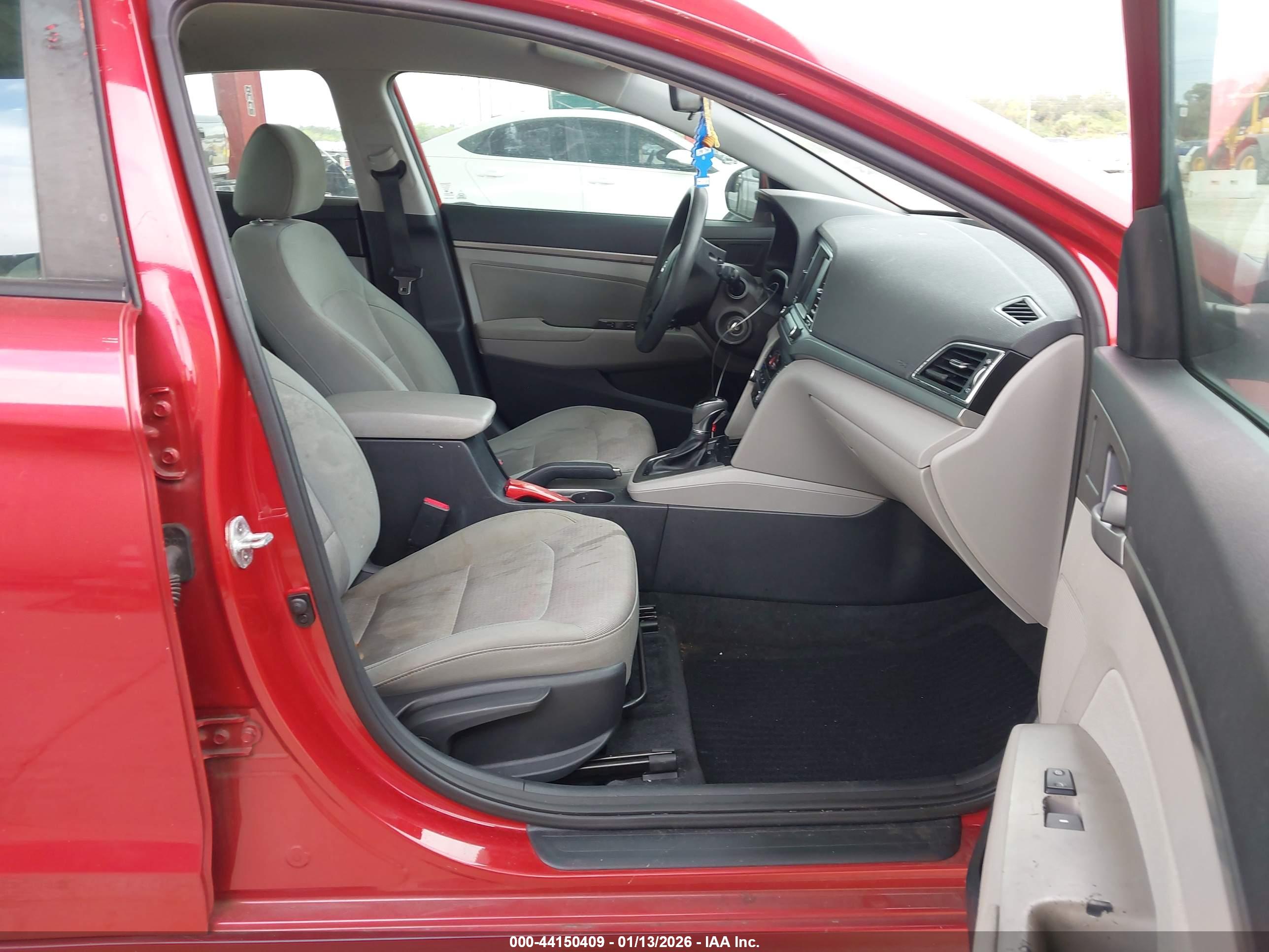 HYUNDAI ELANTRA image 5