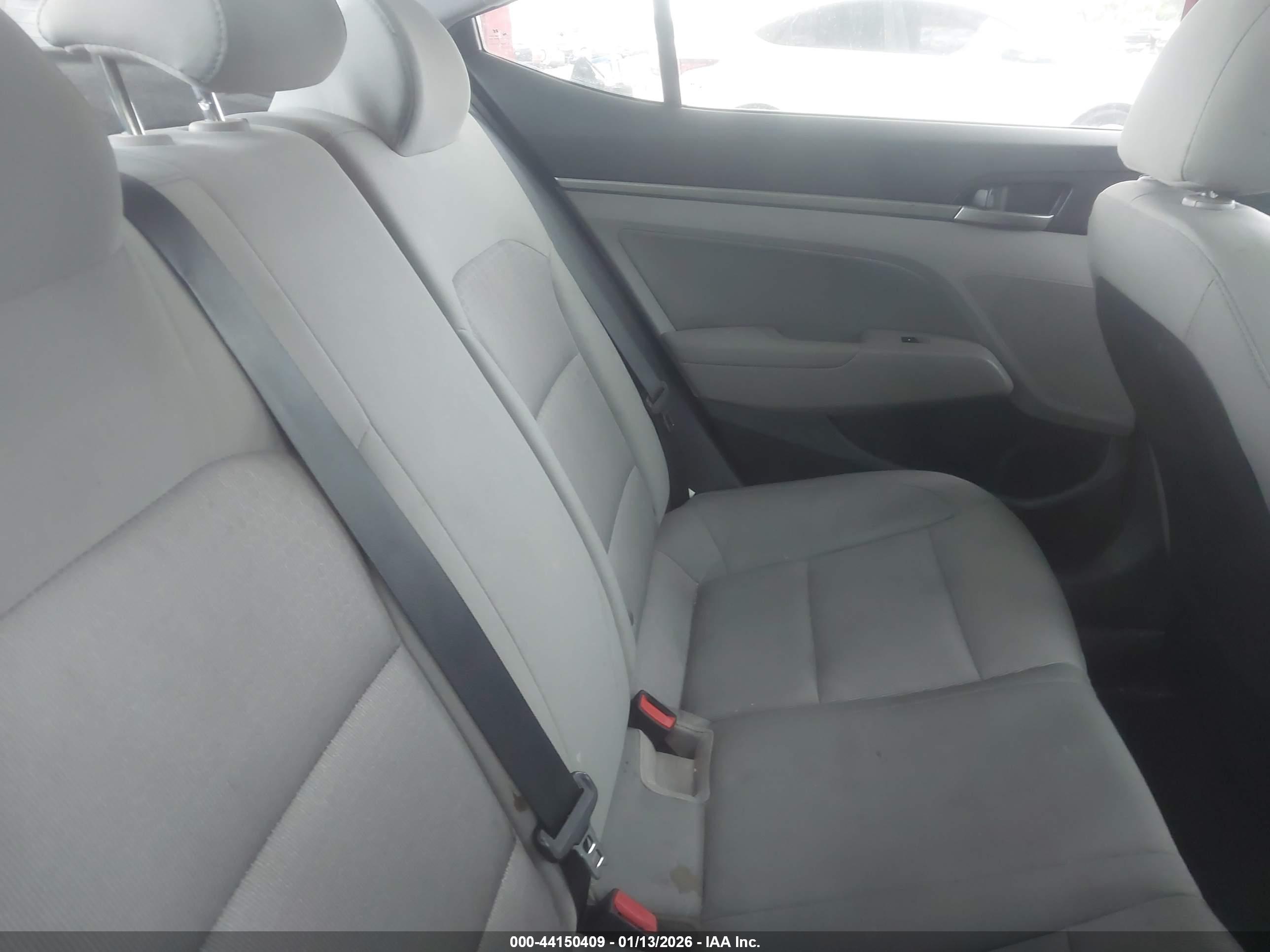 HYUNDAI ELANTRA image 8