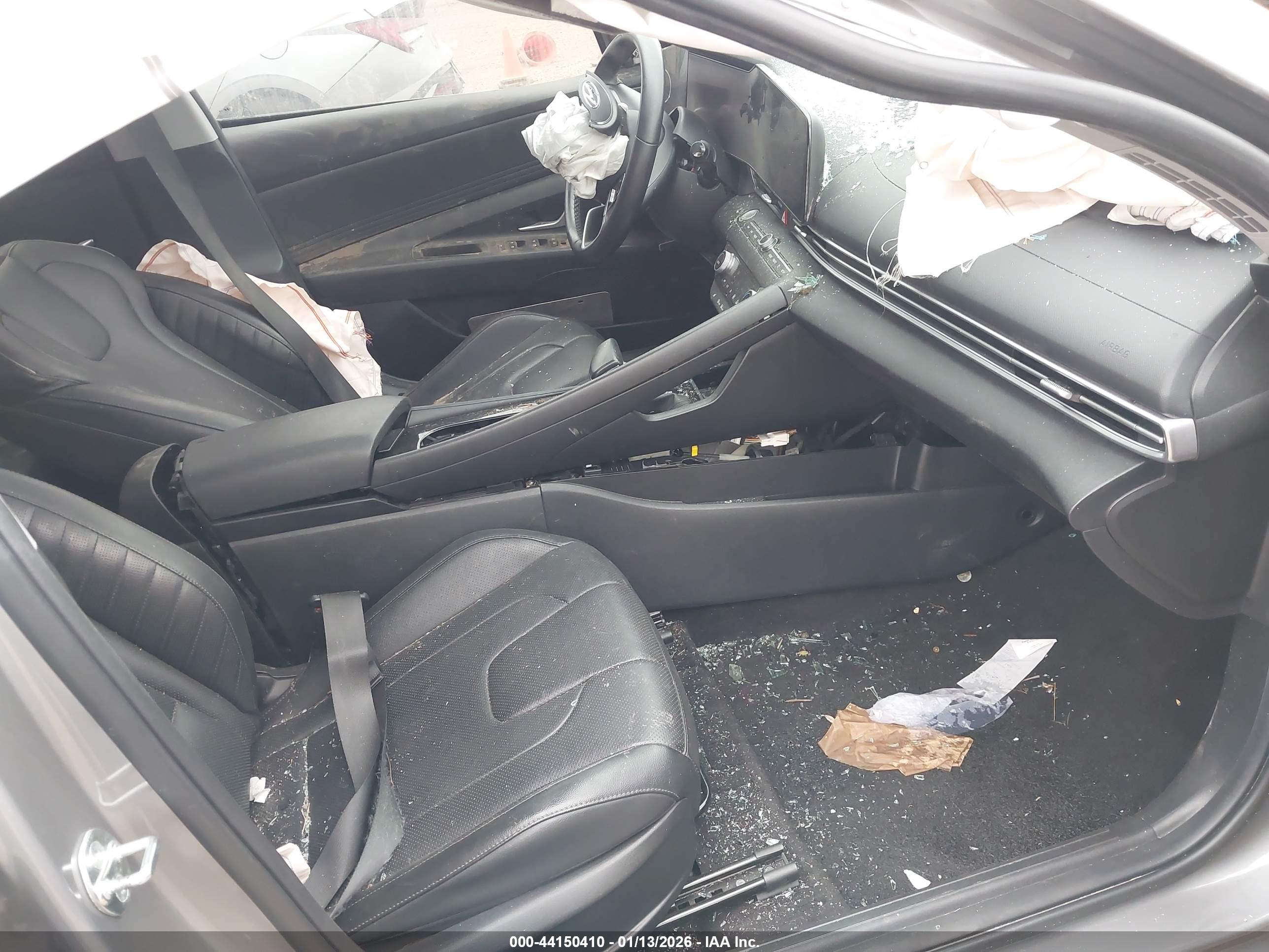 HYUNDAI ELANTRA image 5