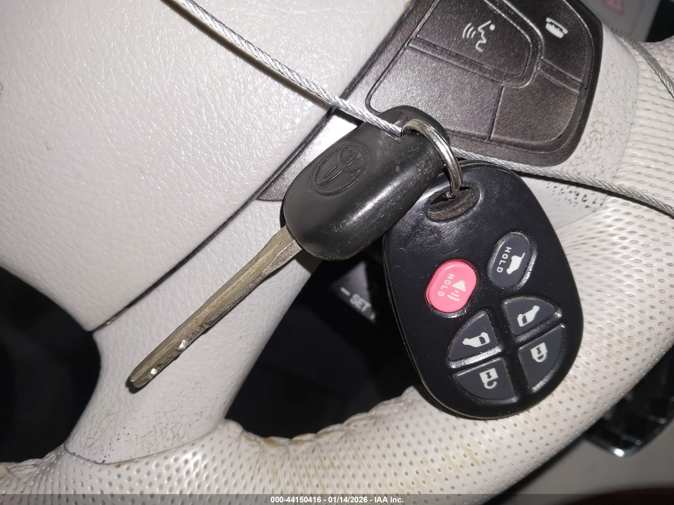 TOYOTA SIENNA image 11