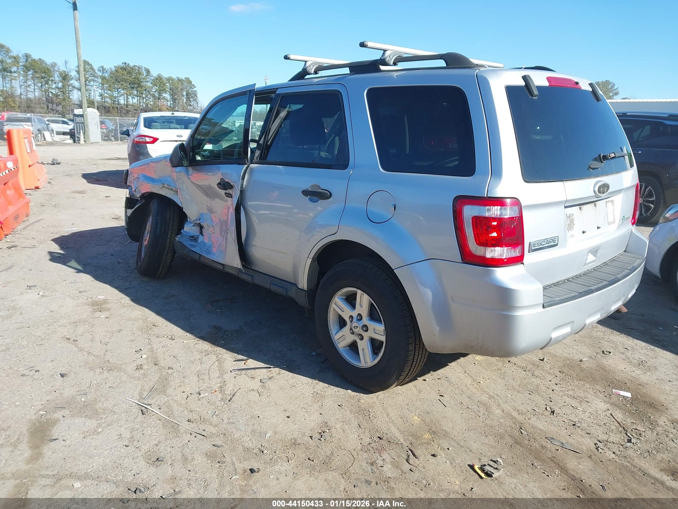 FORD ESCAPE image 3