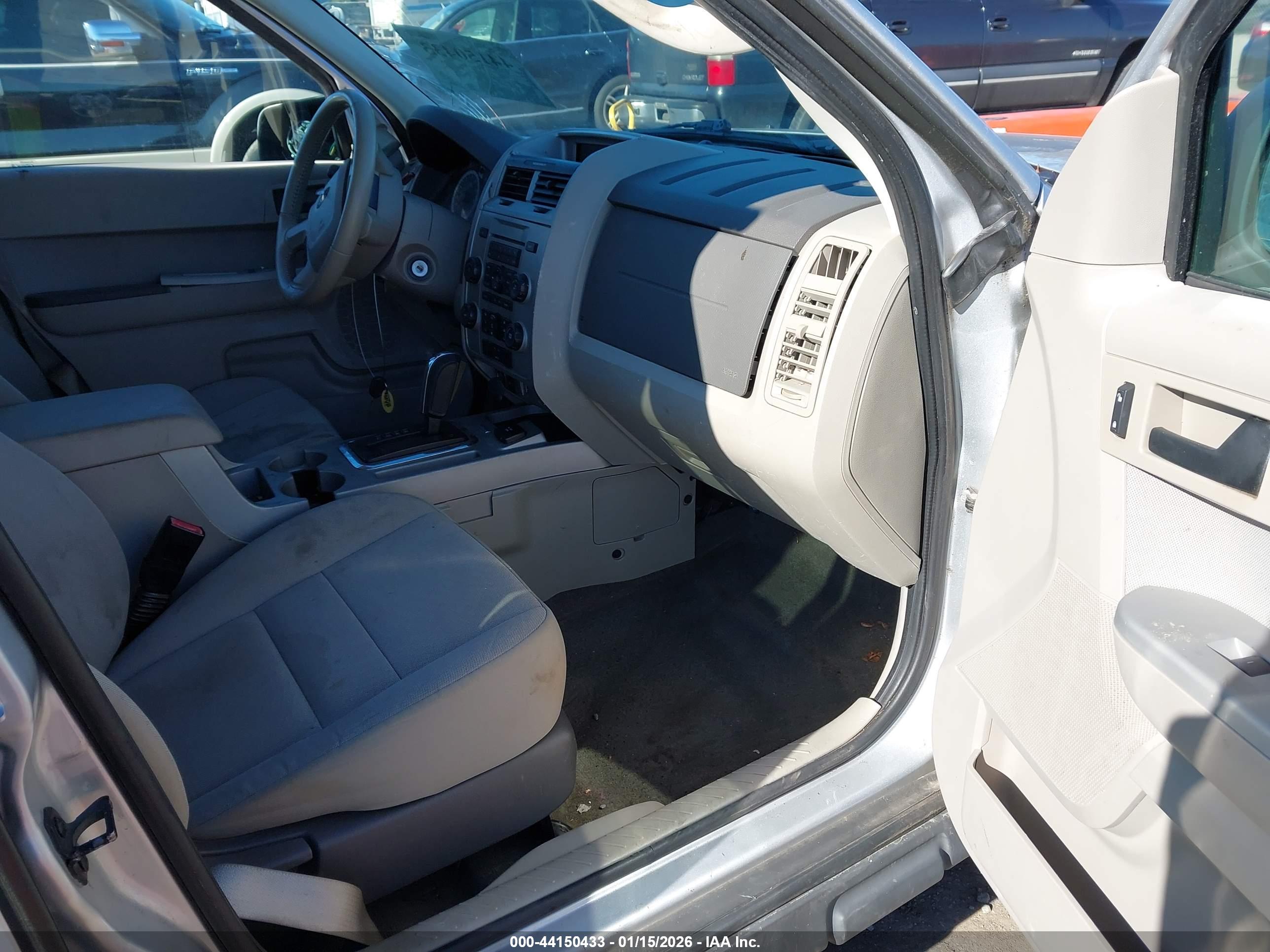FORD ESCAPE image 5