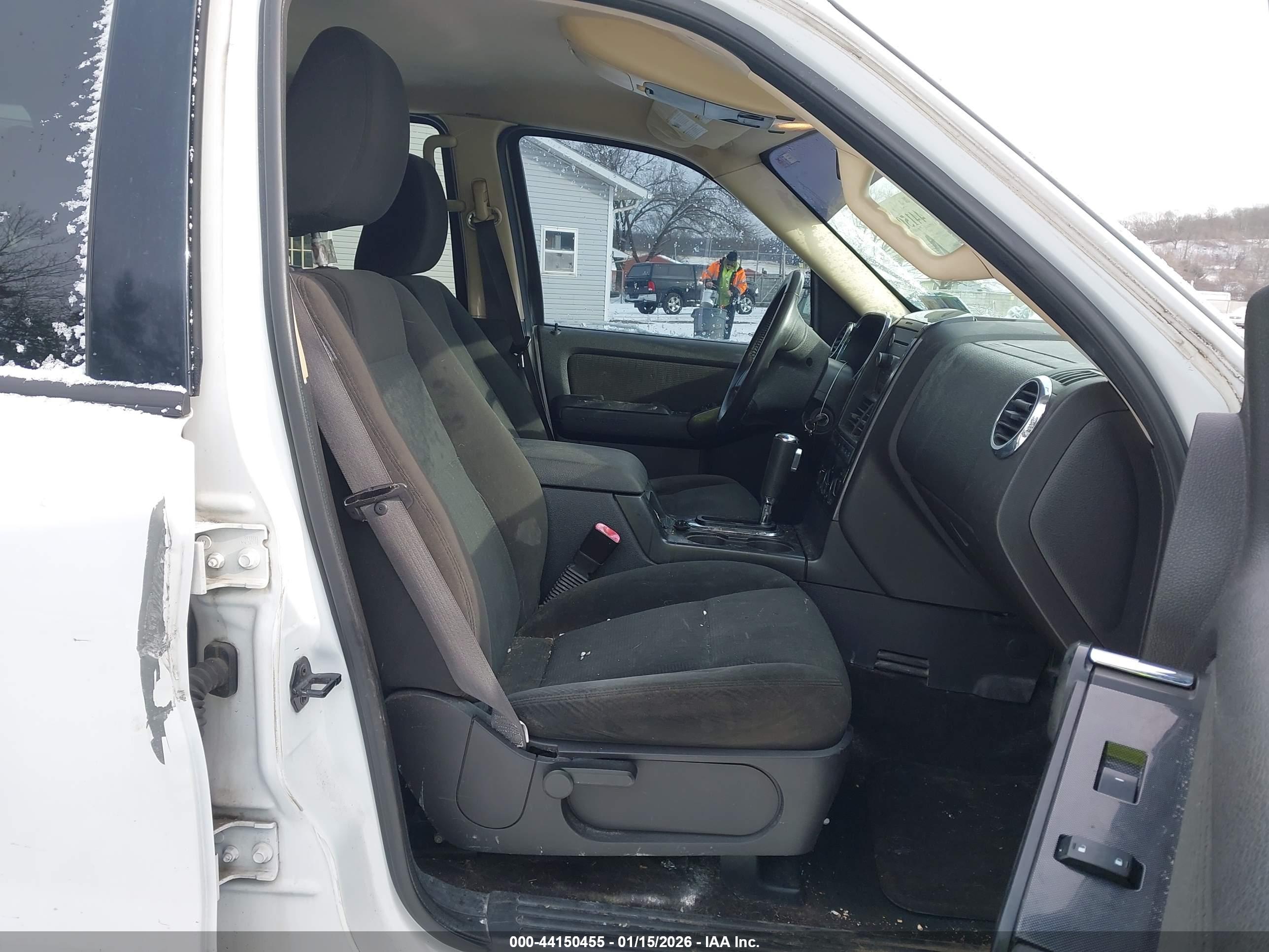 FORD EXPLORER image 5