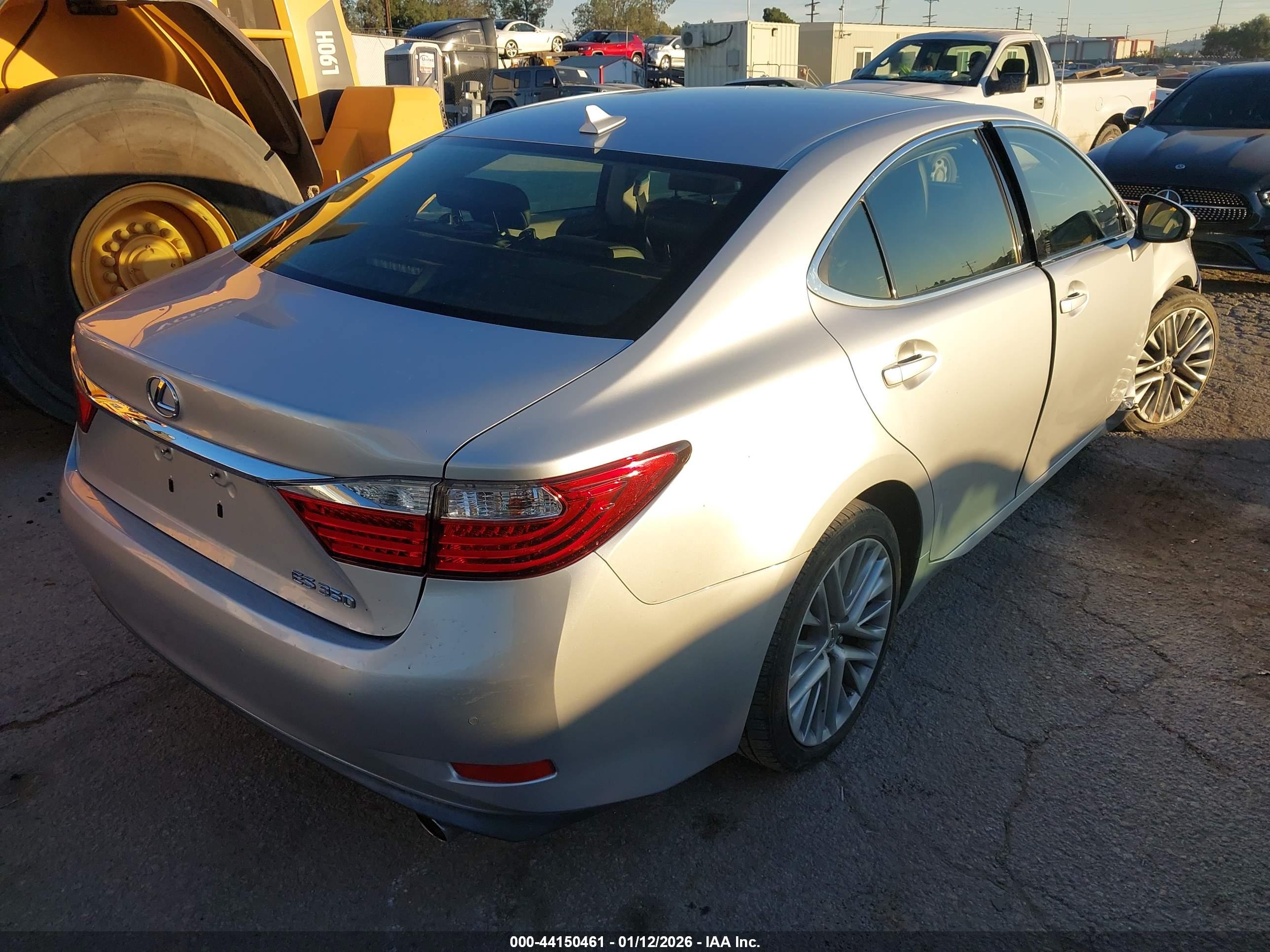 LEXUS ES image 4