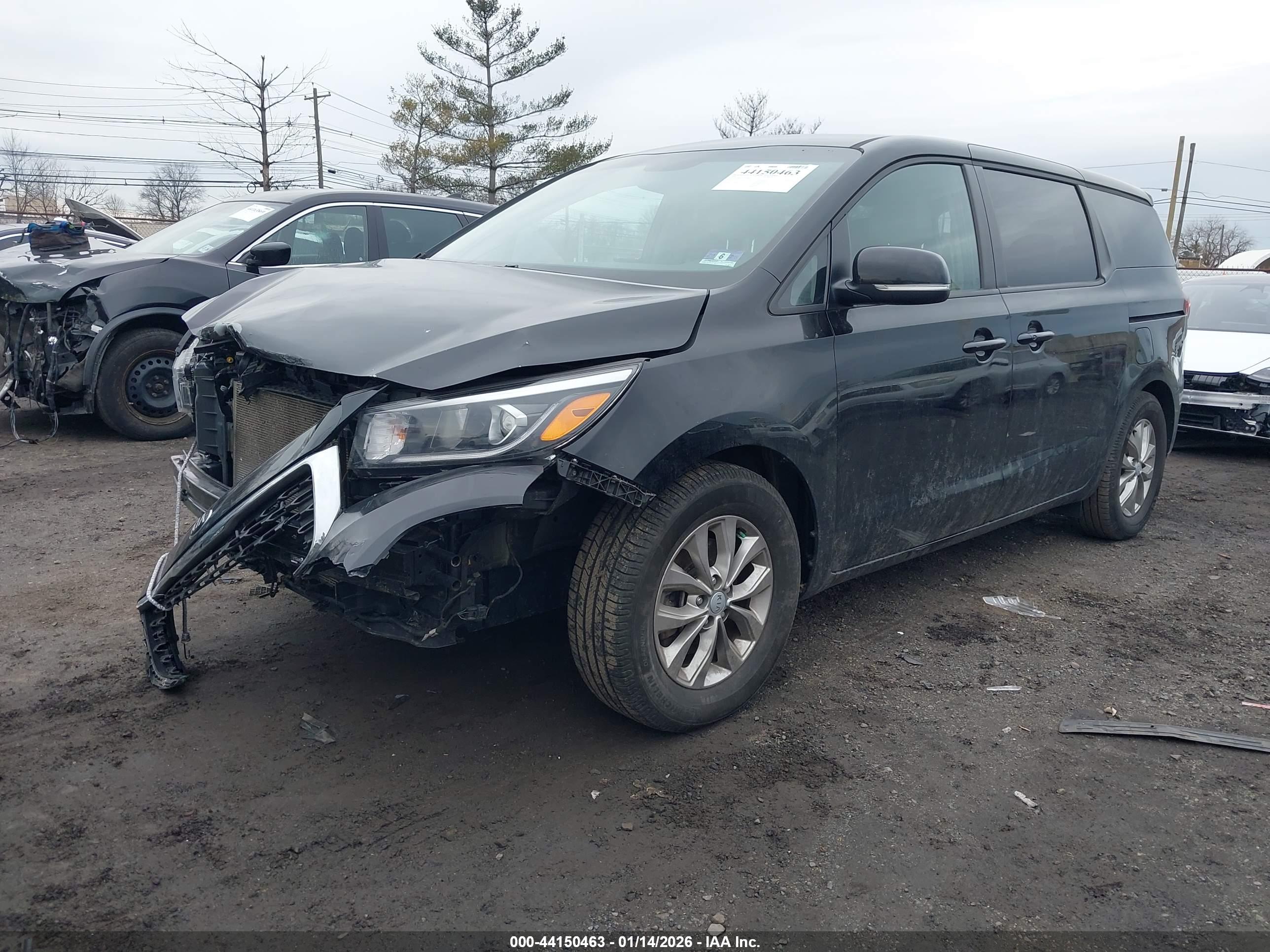 KIA SEDONA image 2
