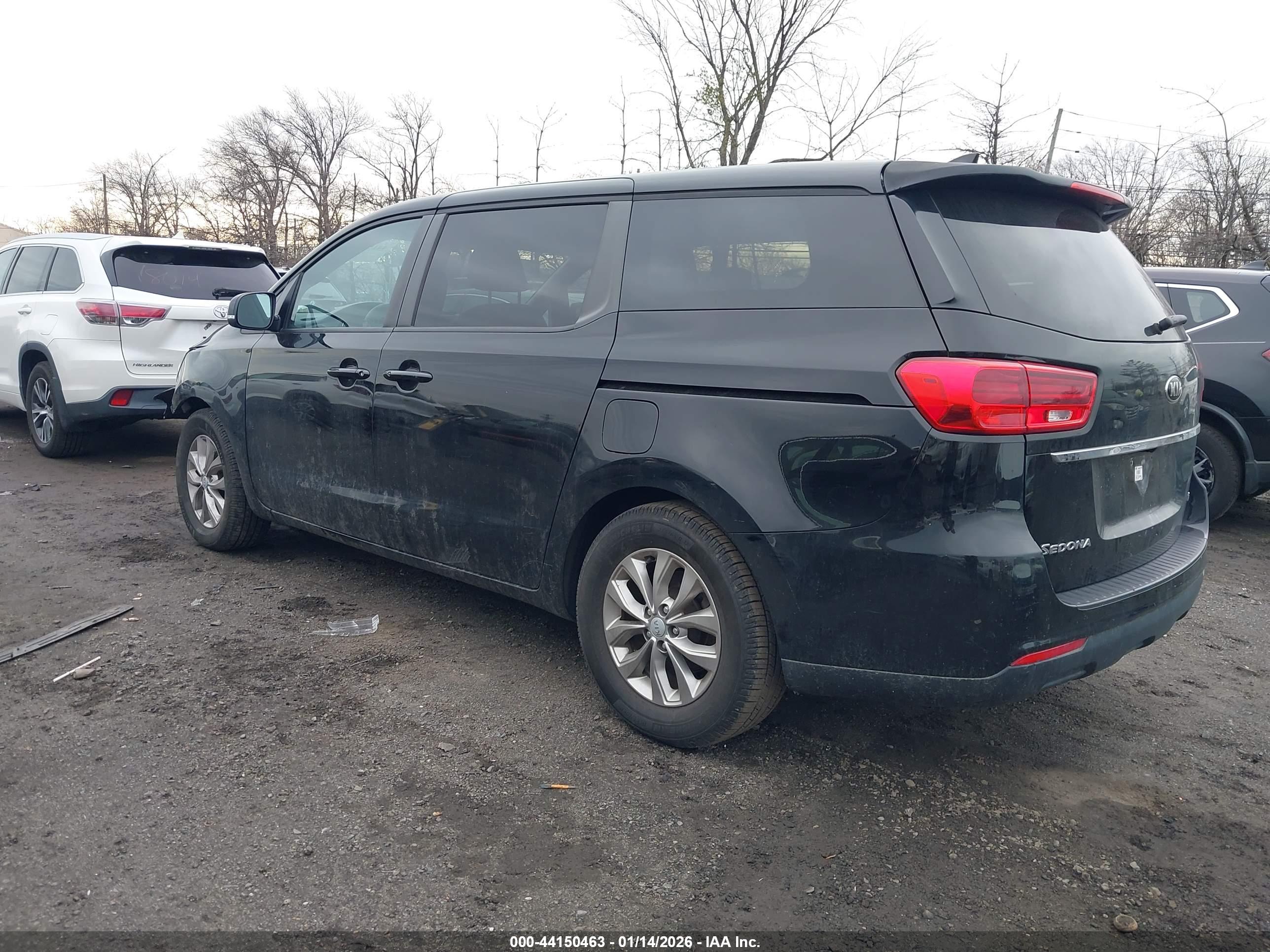 KIA SEDONA image 3