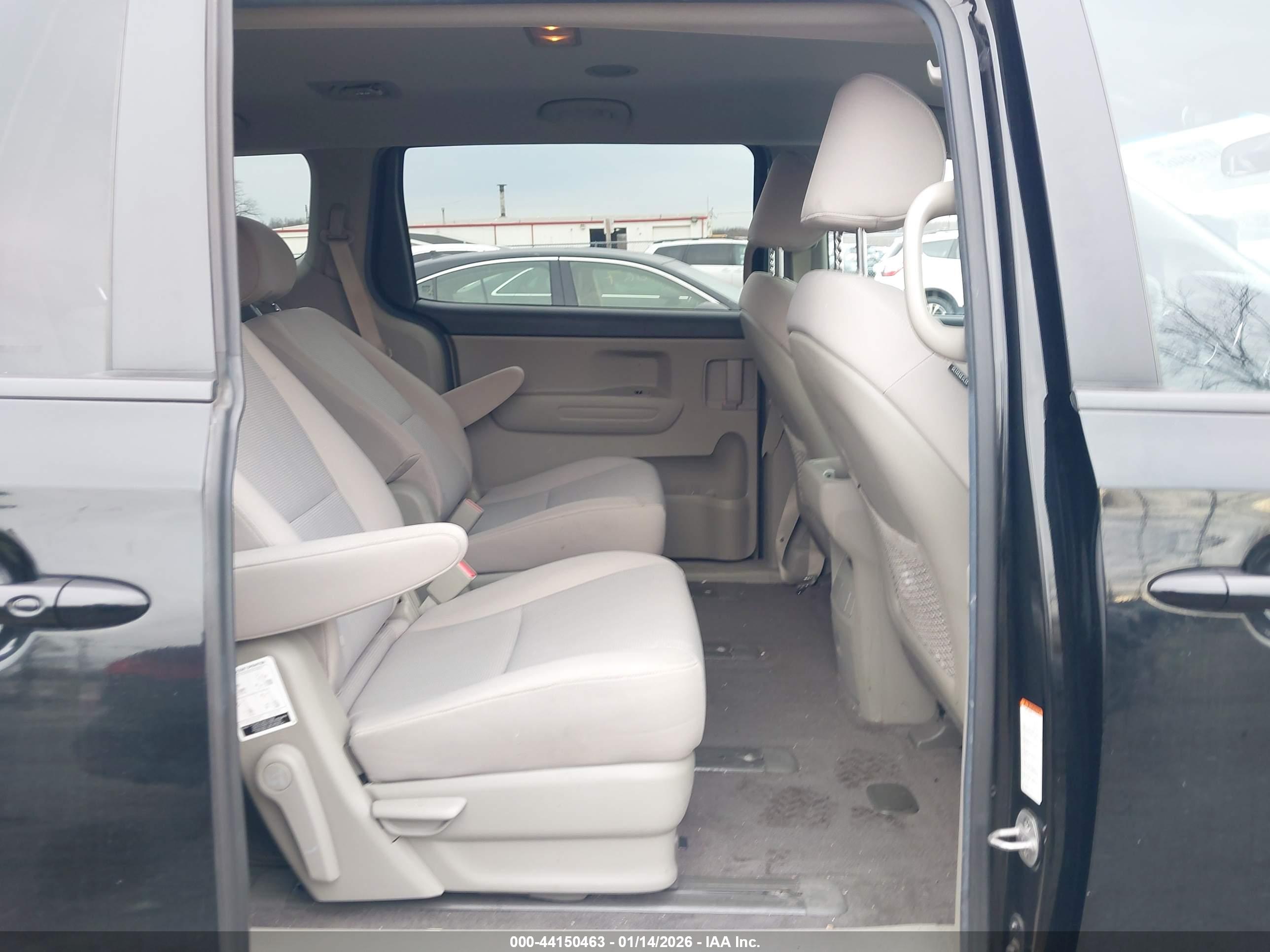 KIA SEDONA image 8