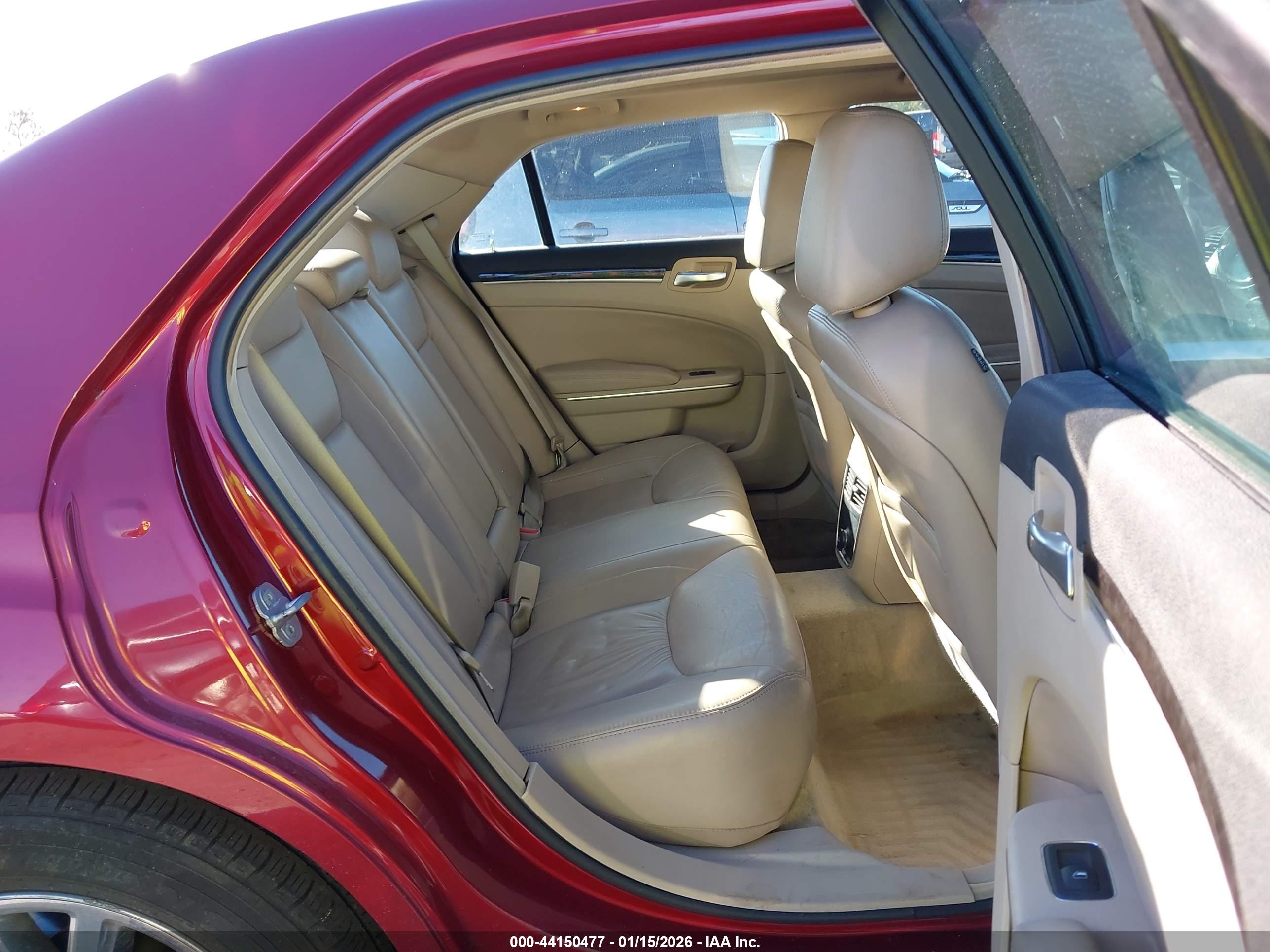CHRYSLER 300 image 8