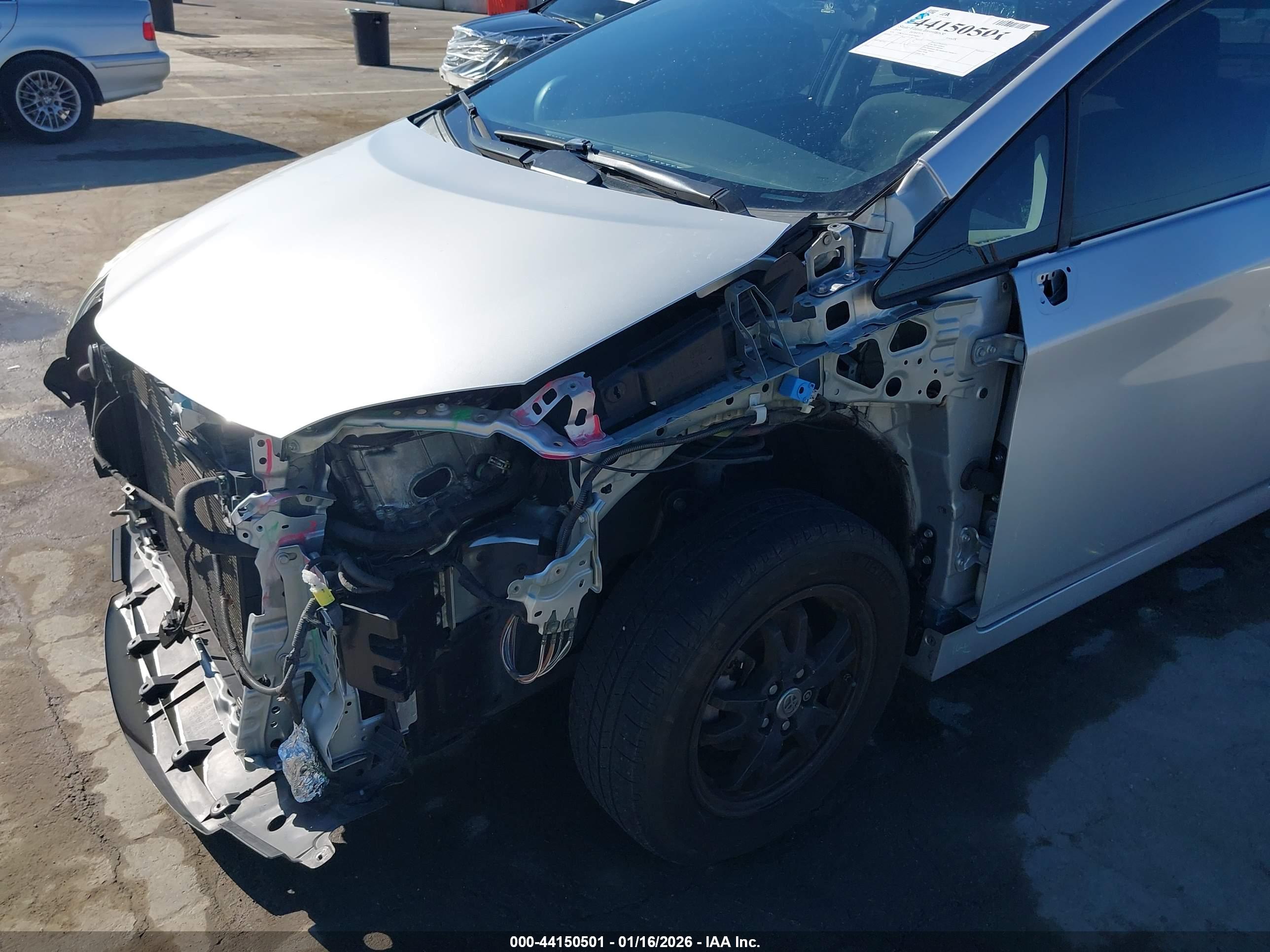 TOYOTA PRIUS image 6