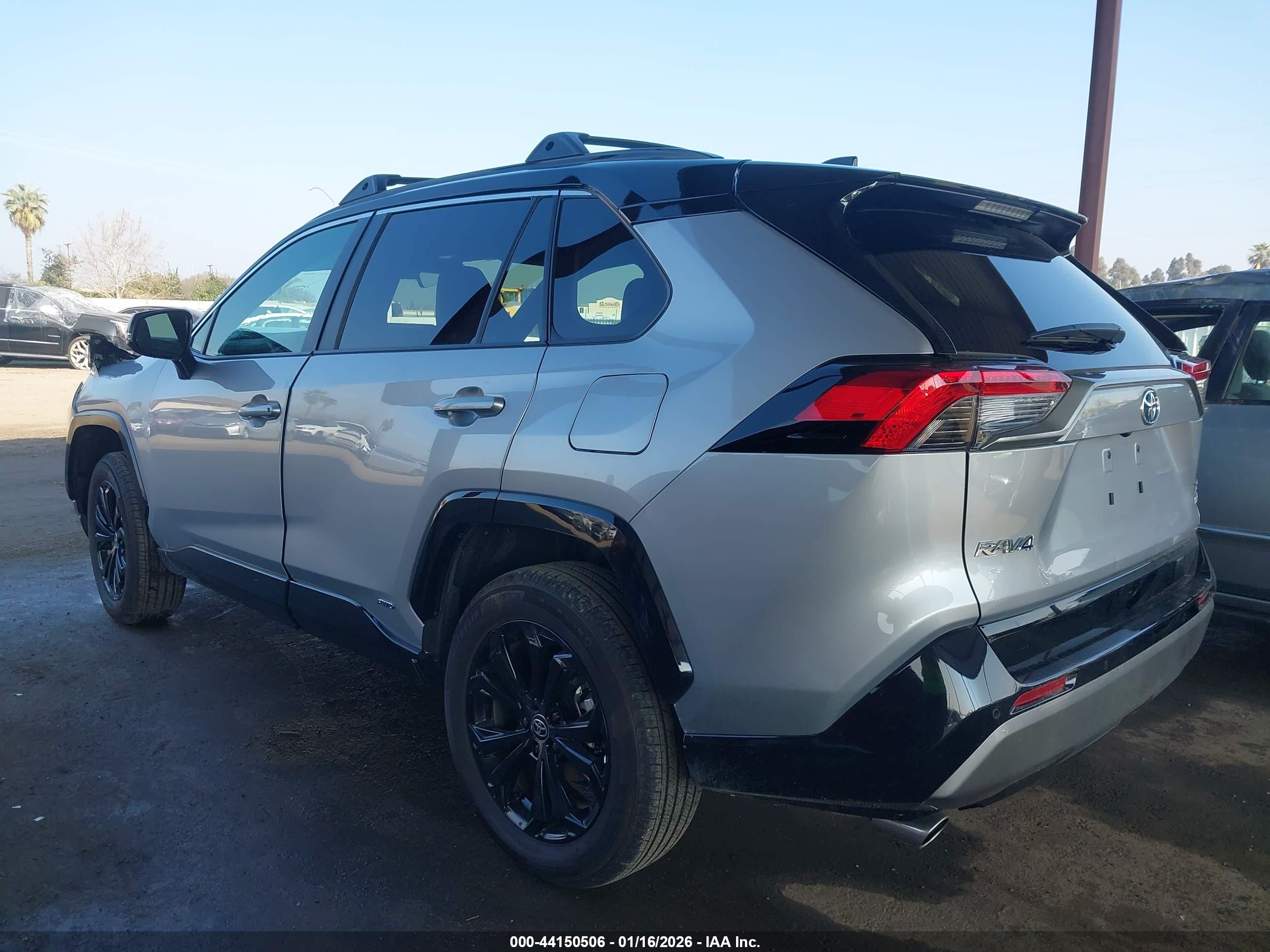 TOYOTA RAV4 image 3