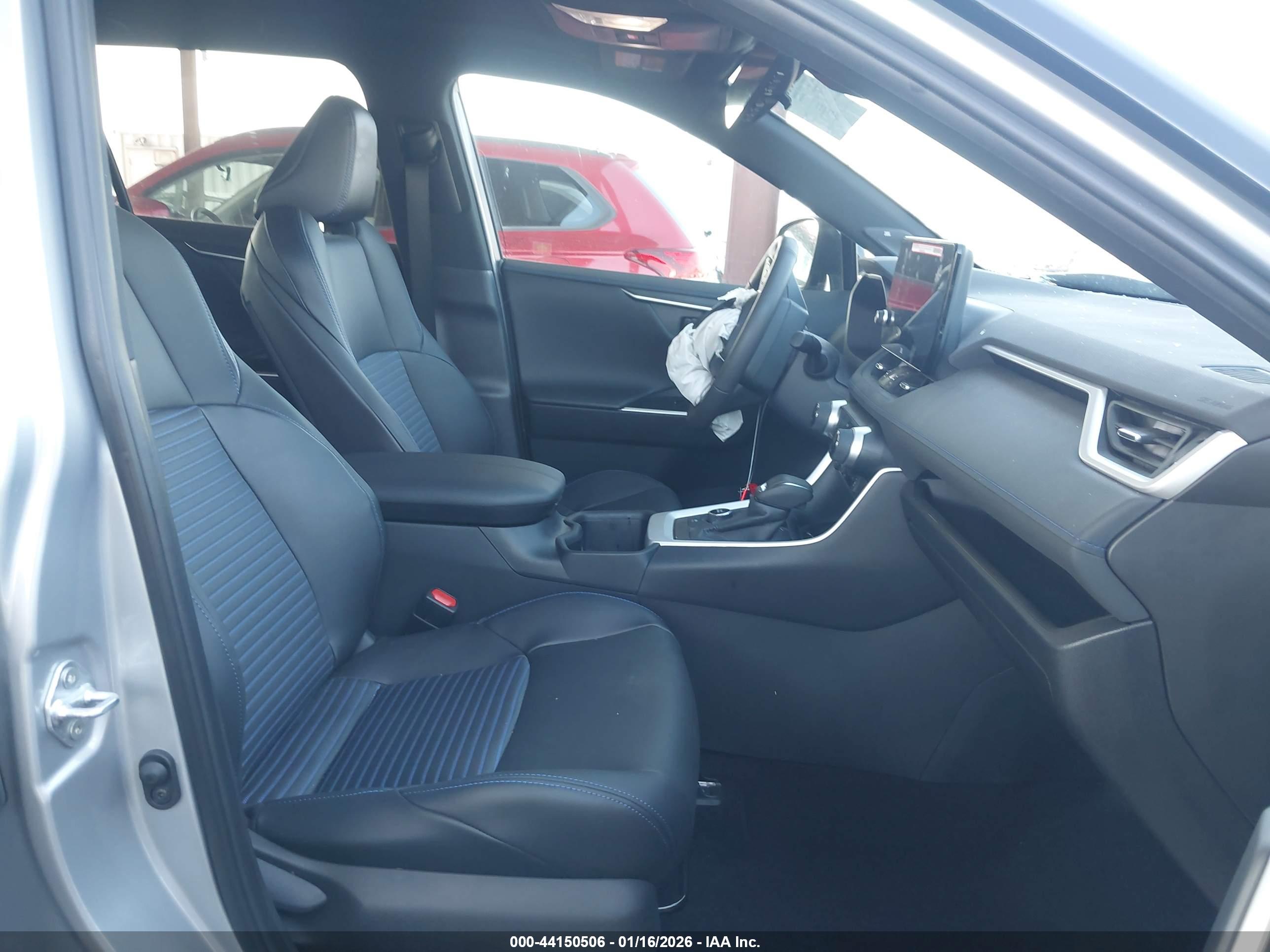 TOYOTA RAV4 image 5