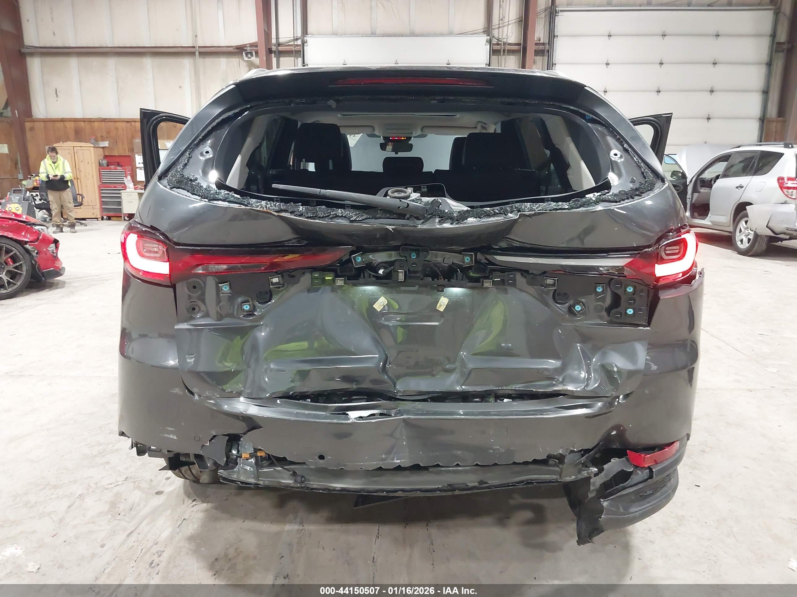 MAZDA CX-90 image 6