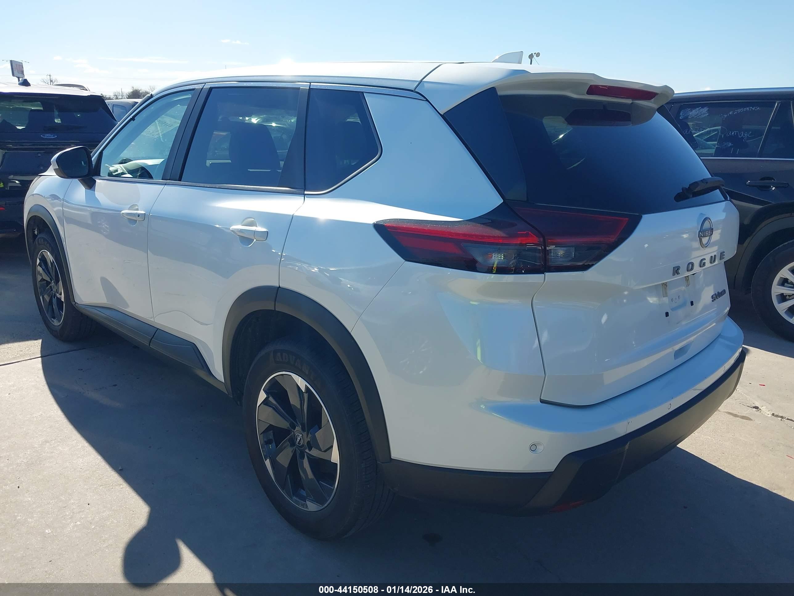 NISSAN ROGUE image 3