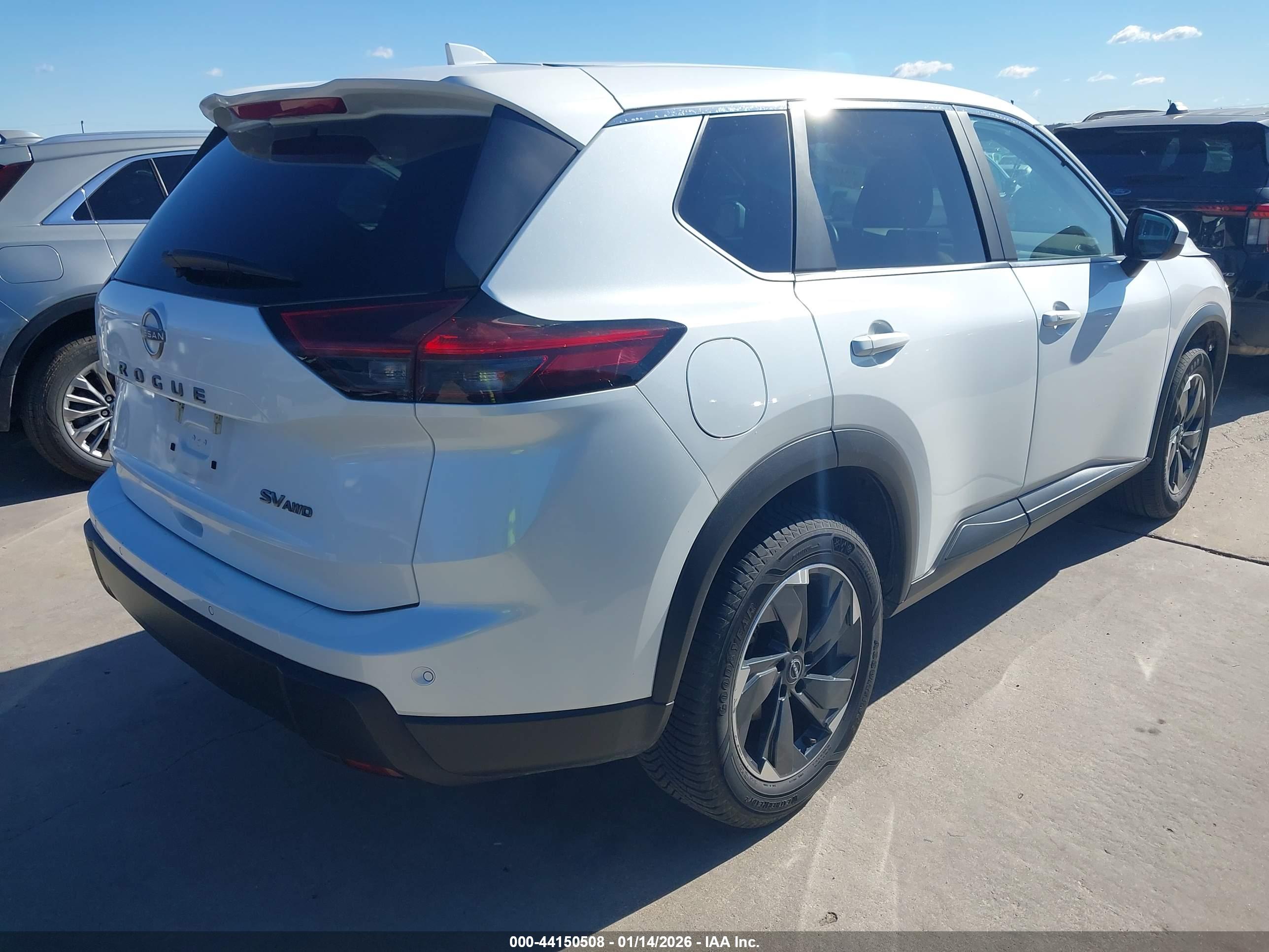 NISSAN ROGUE image 4