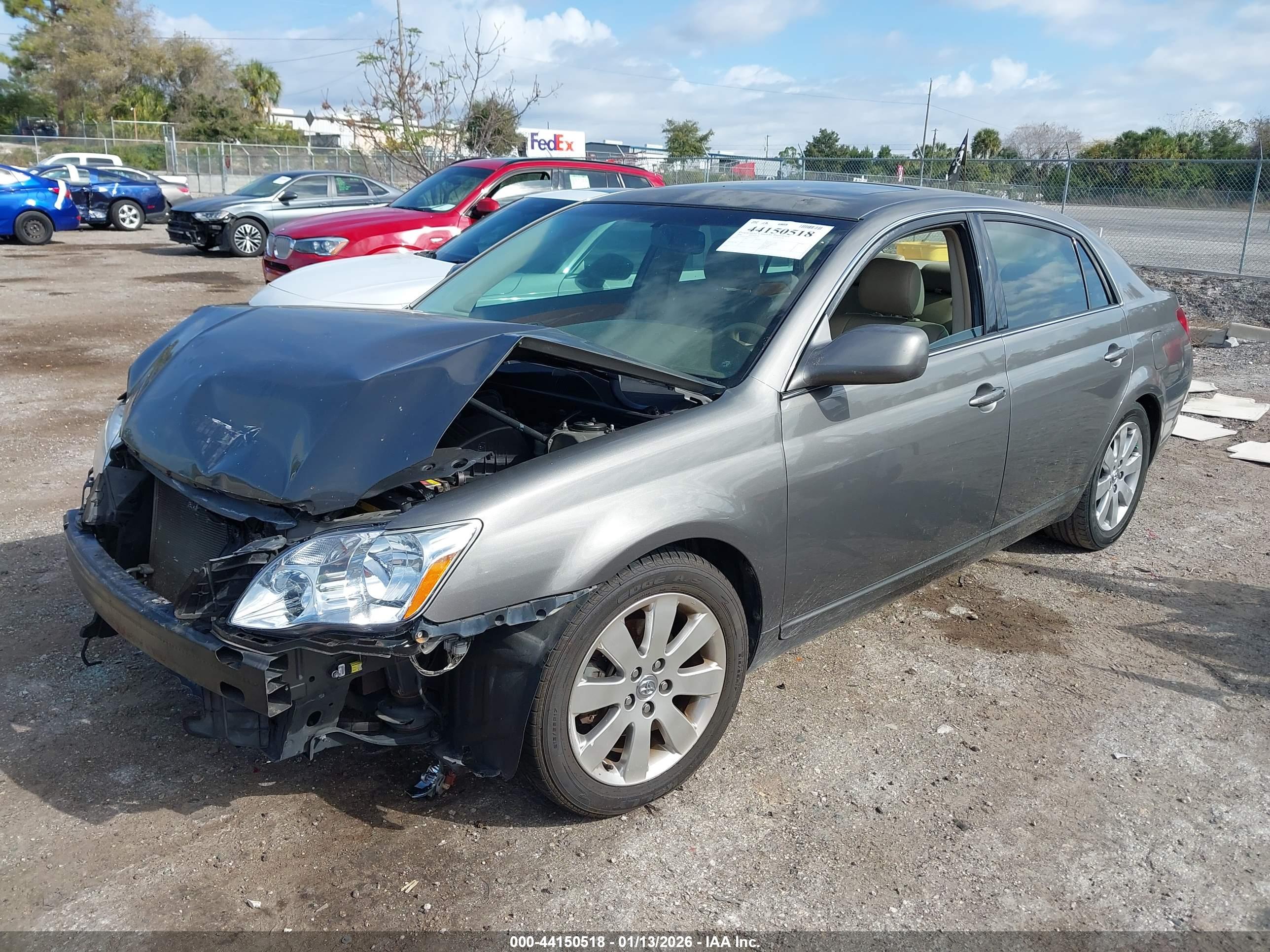 TOYOTA AVALON image 2