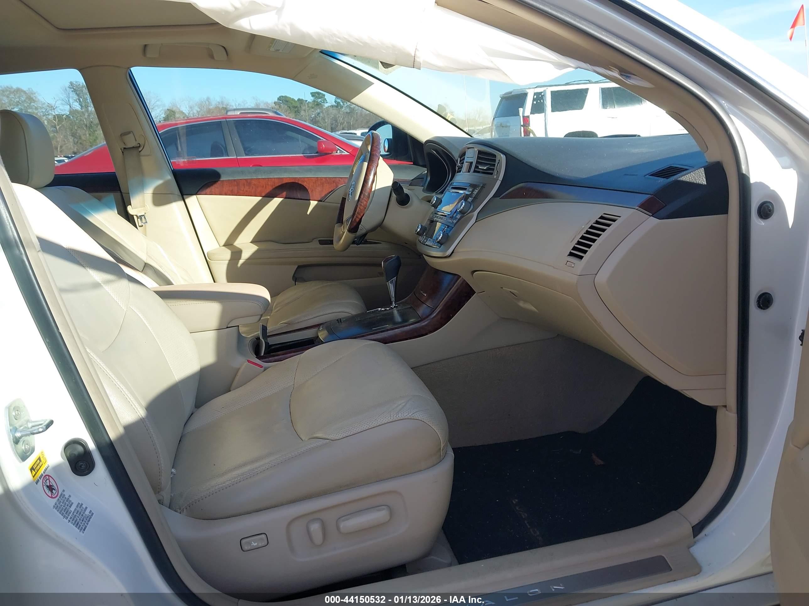 TOYOTA AVALON image 5