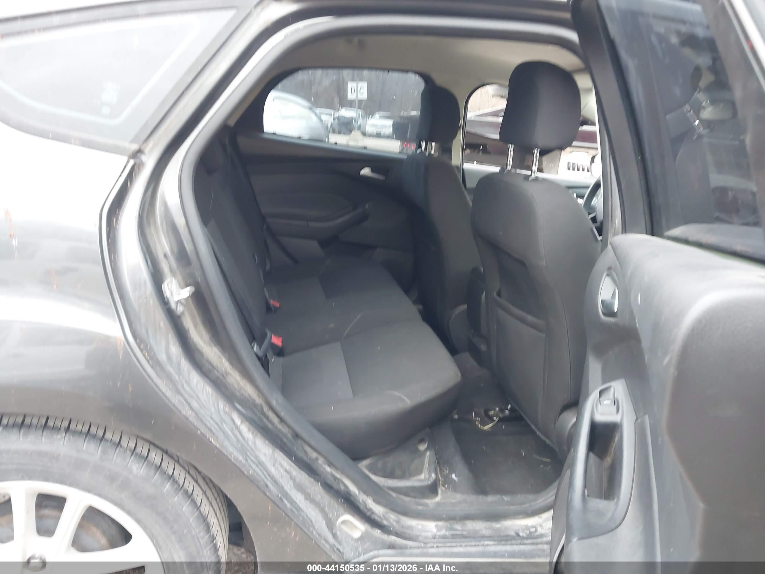 FORD FOCUS image 8