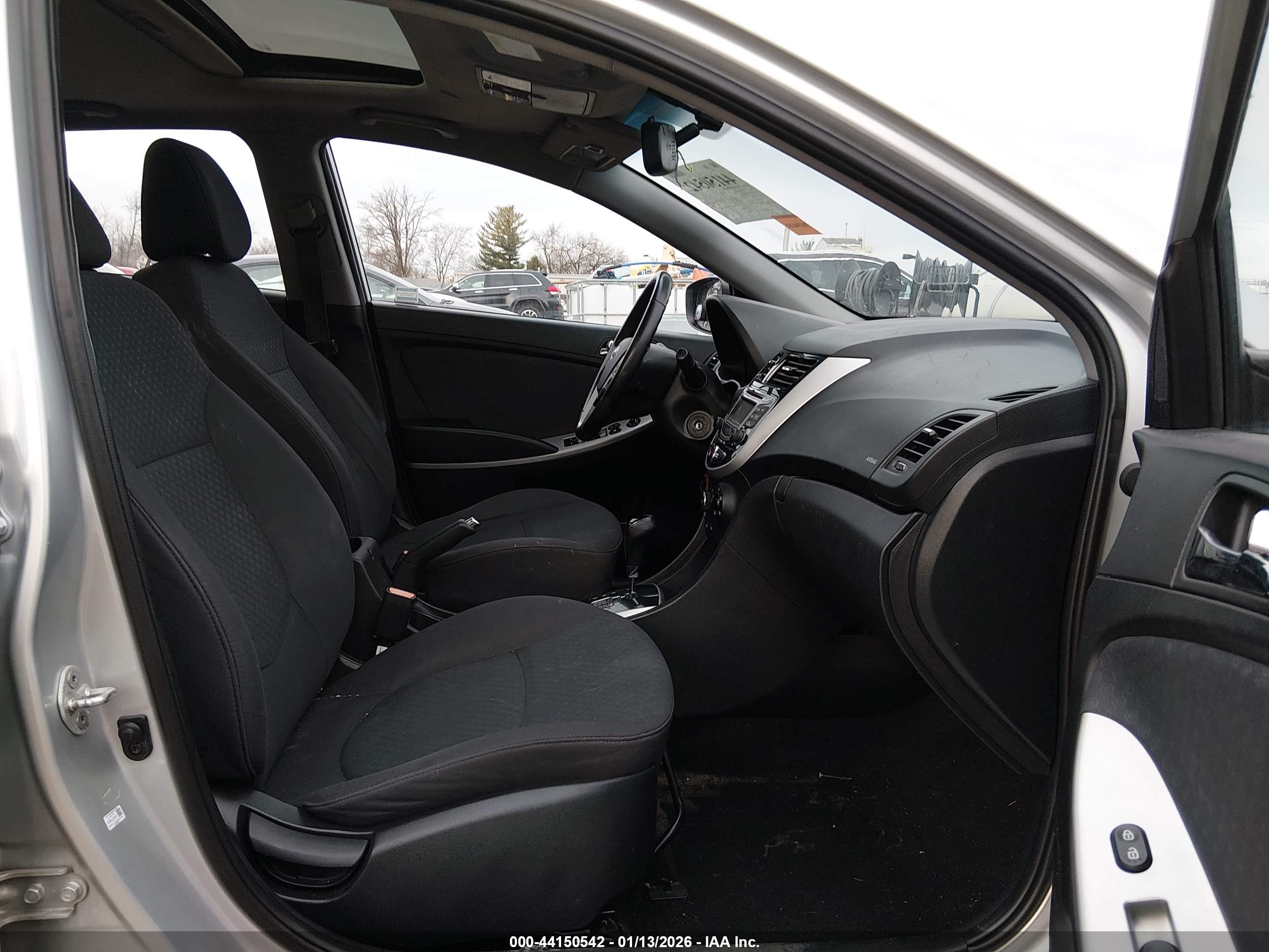 HYUNDAI ACCENT image 5