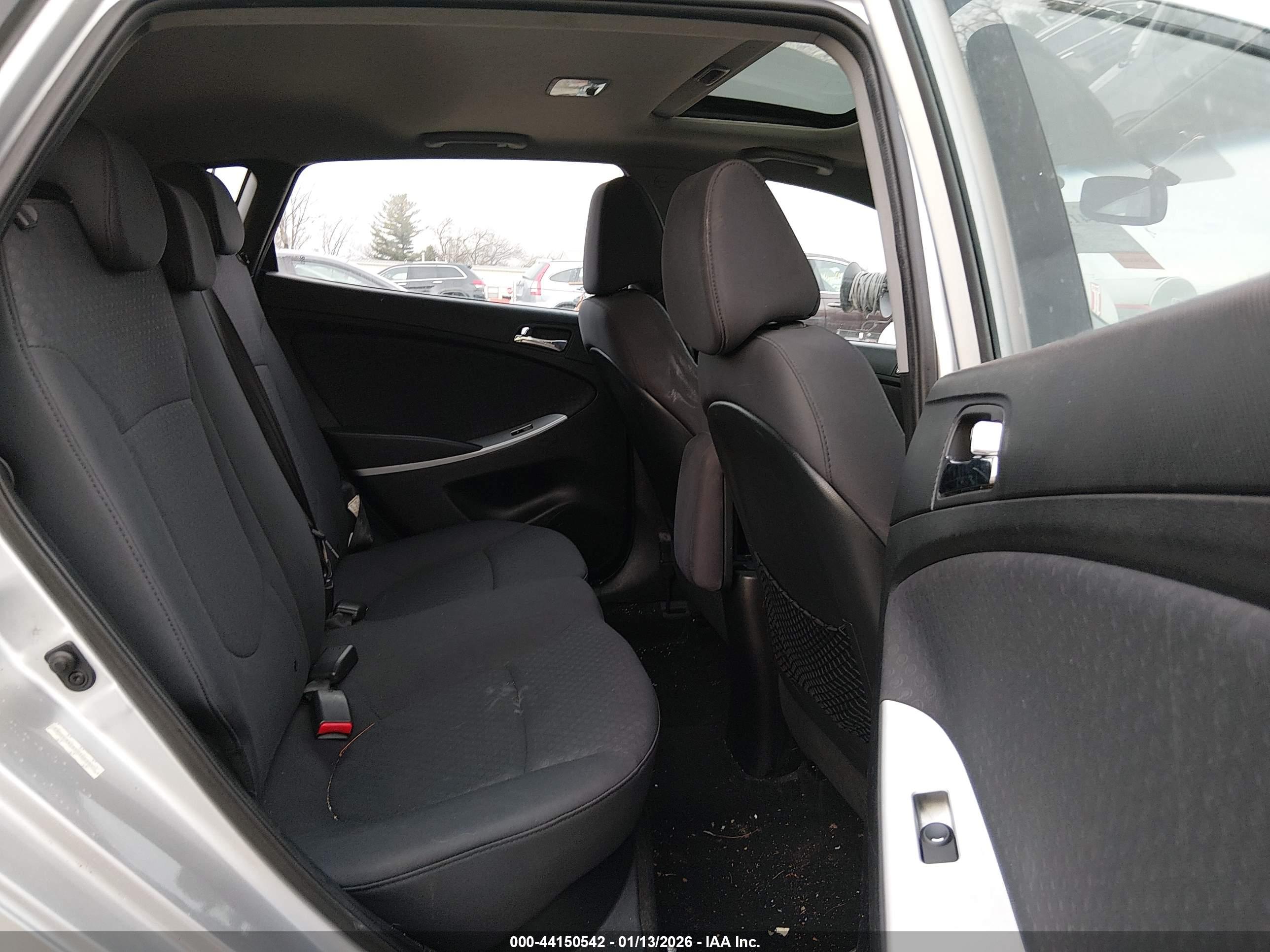HYUNDAI ACCENT image 8