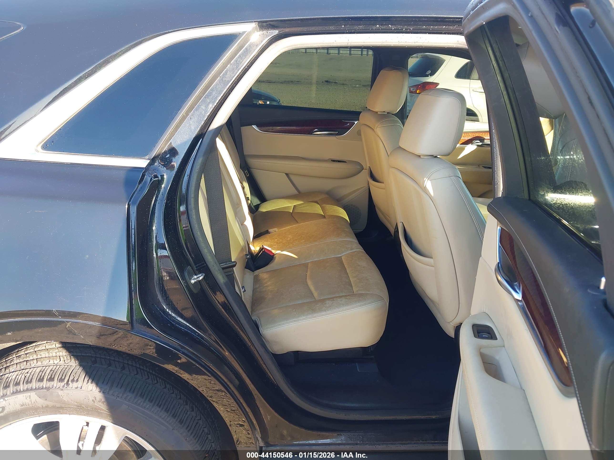 CADILLAC XT5 image 8