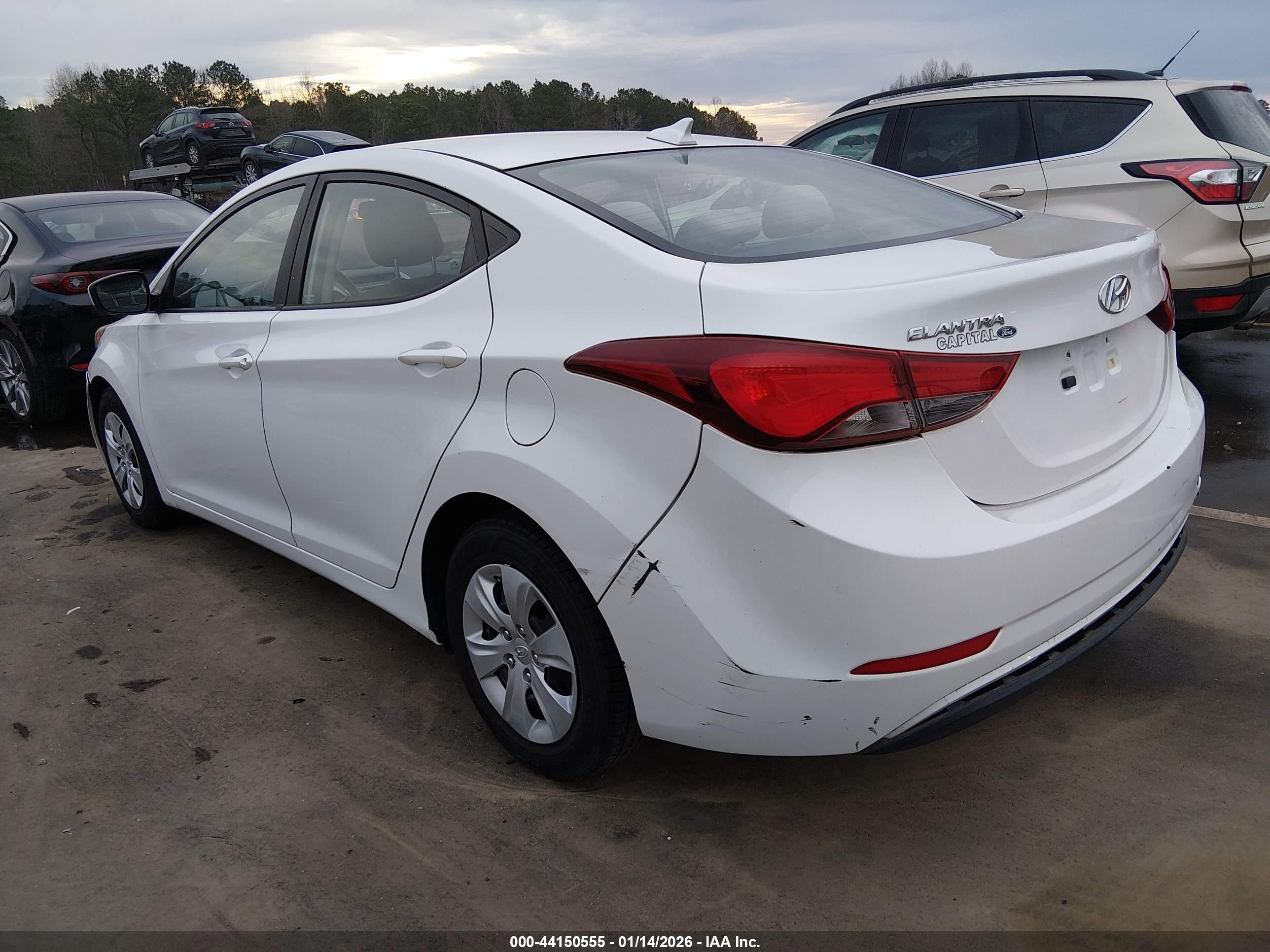 HYUNDAI ELANTRA image 3