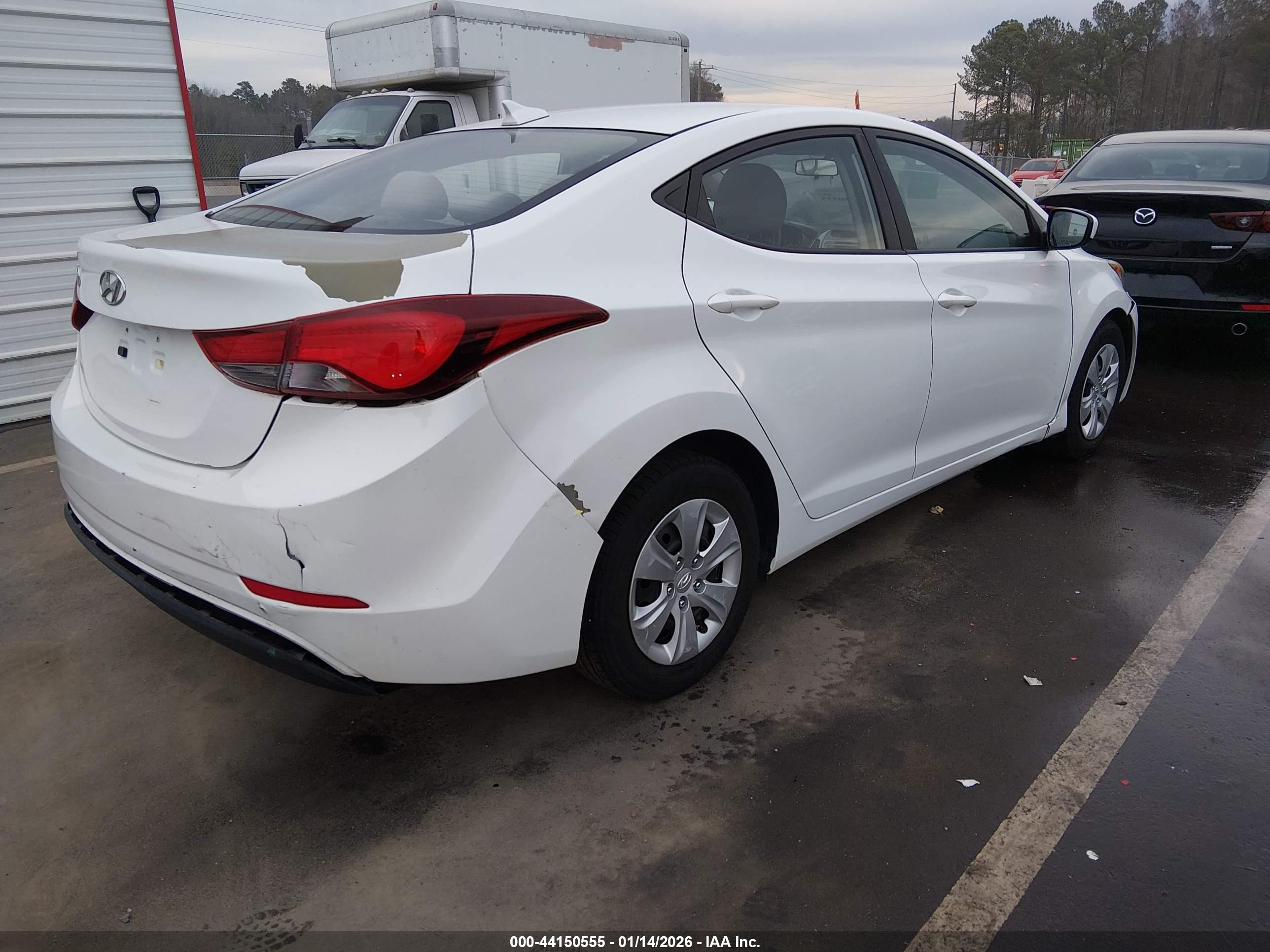 HYUNDAI ELANTRA image 4