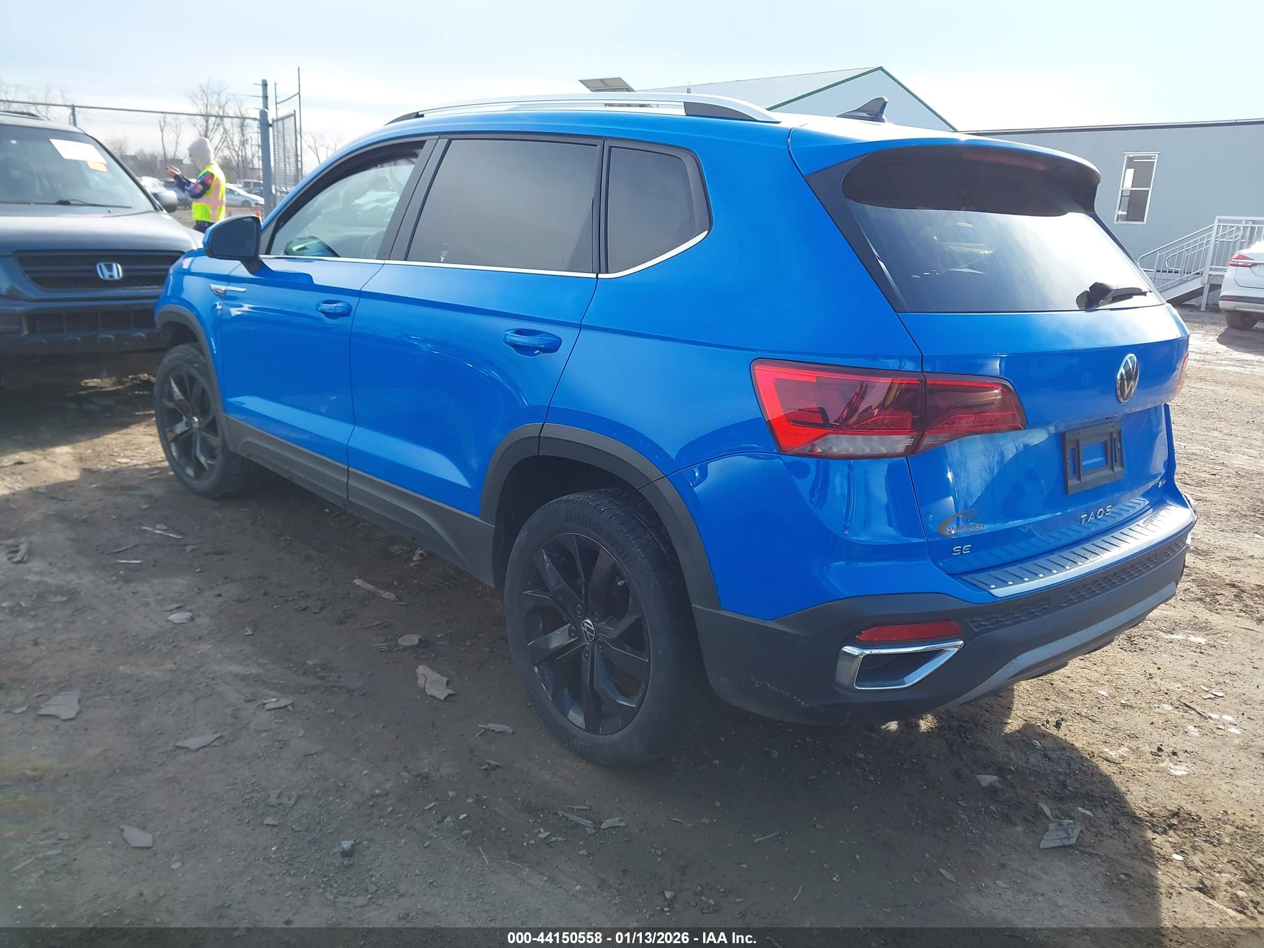 VOLKSWAGEN TAOS image 3
