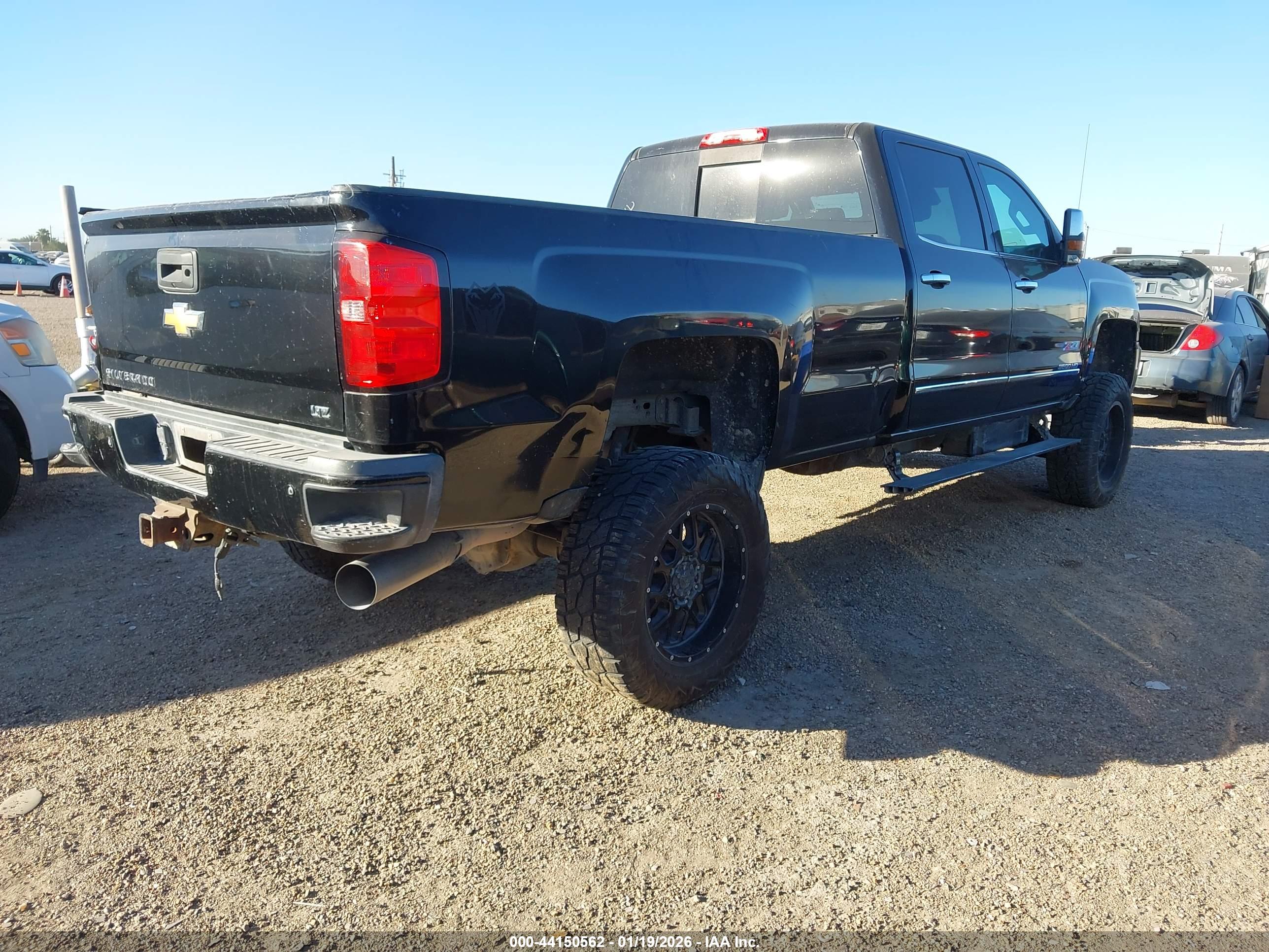 CHEVROLET SILVERADO image 4