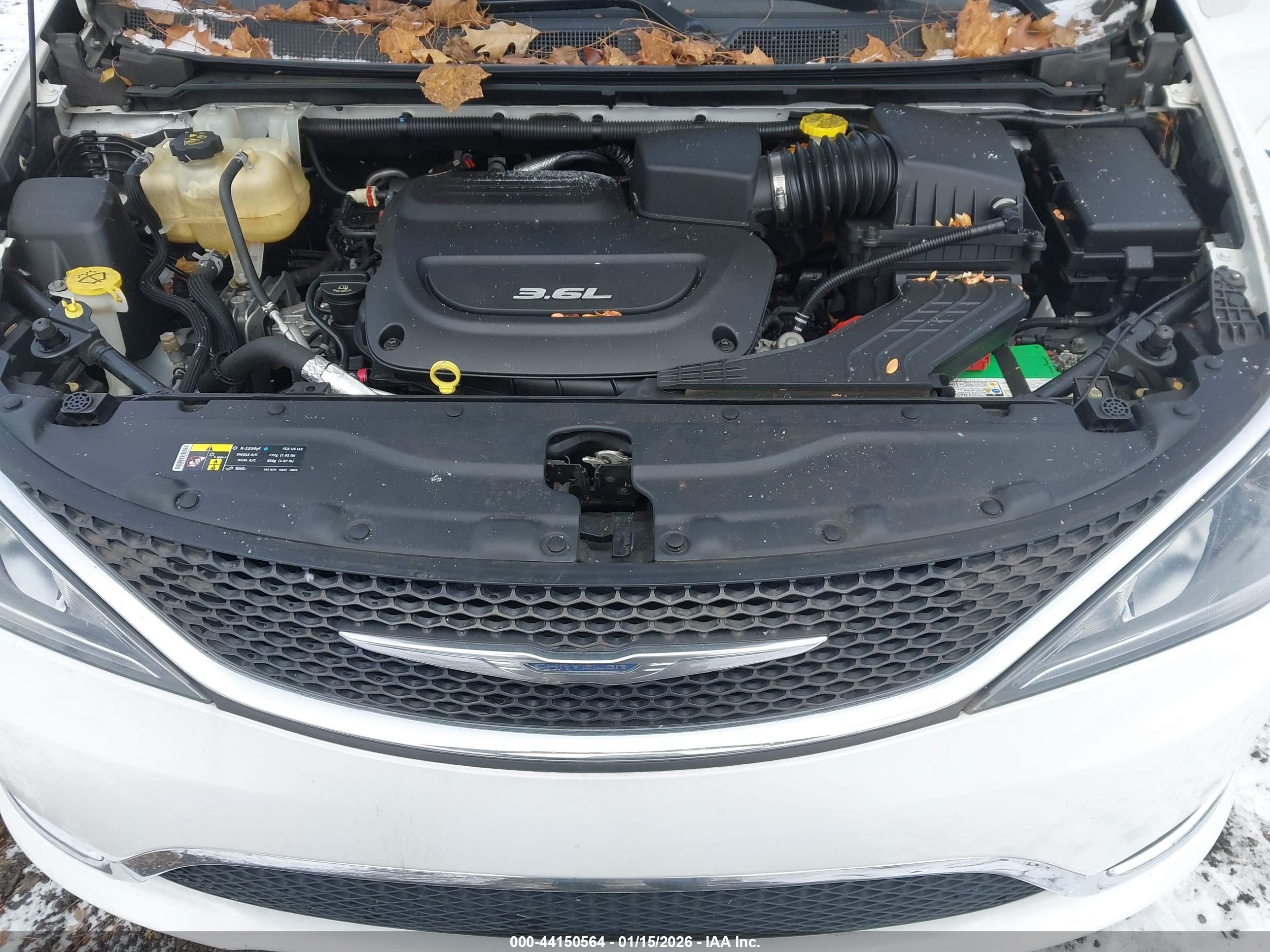 CHRYSLER PACIFICA image 10