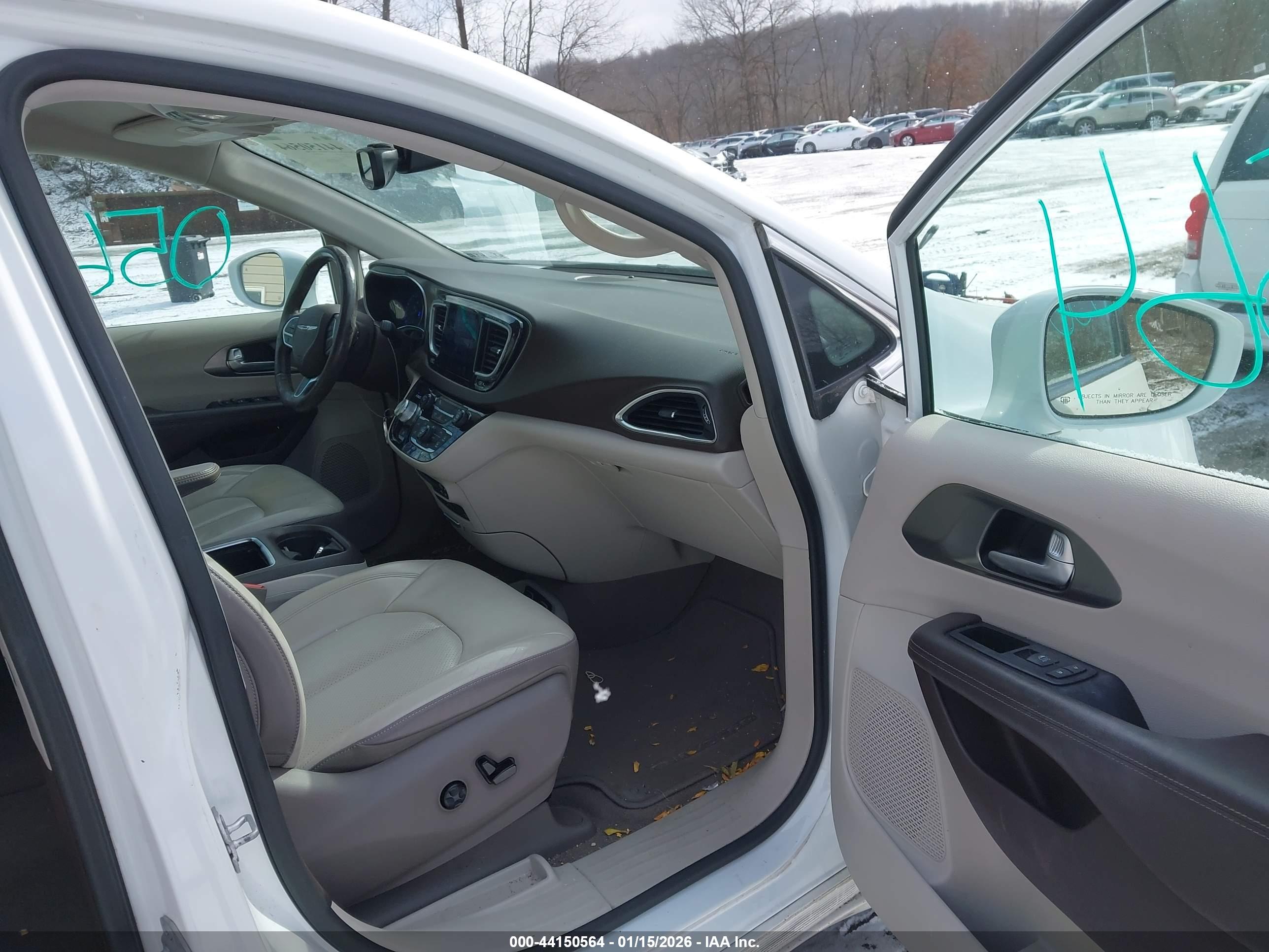 CHRYSLER PACIFICA image 5
