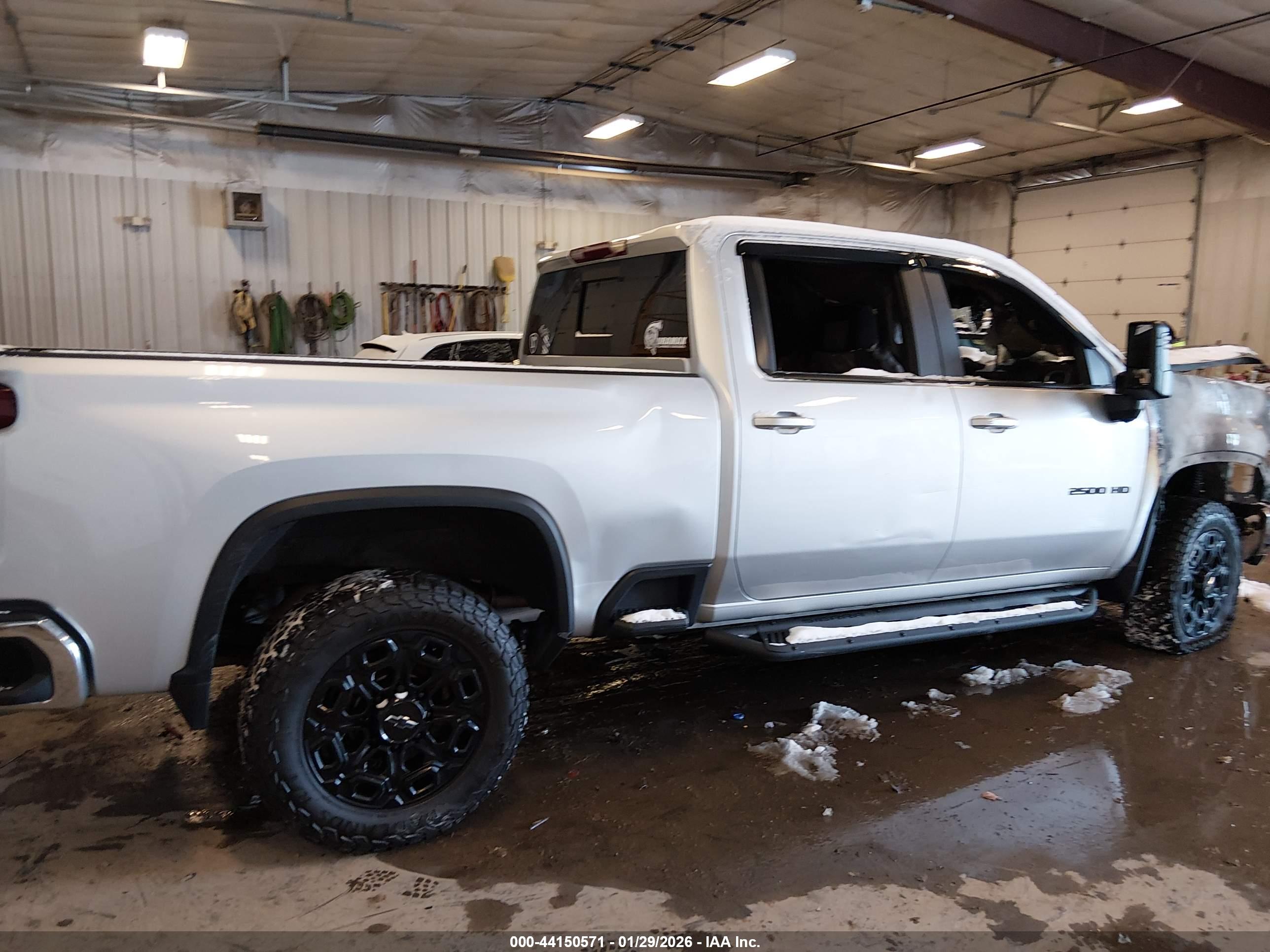 CHEVROLET SILVERADO image 3