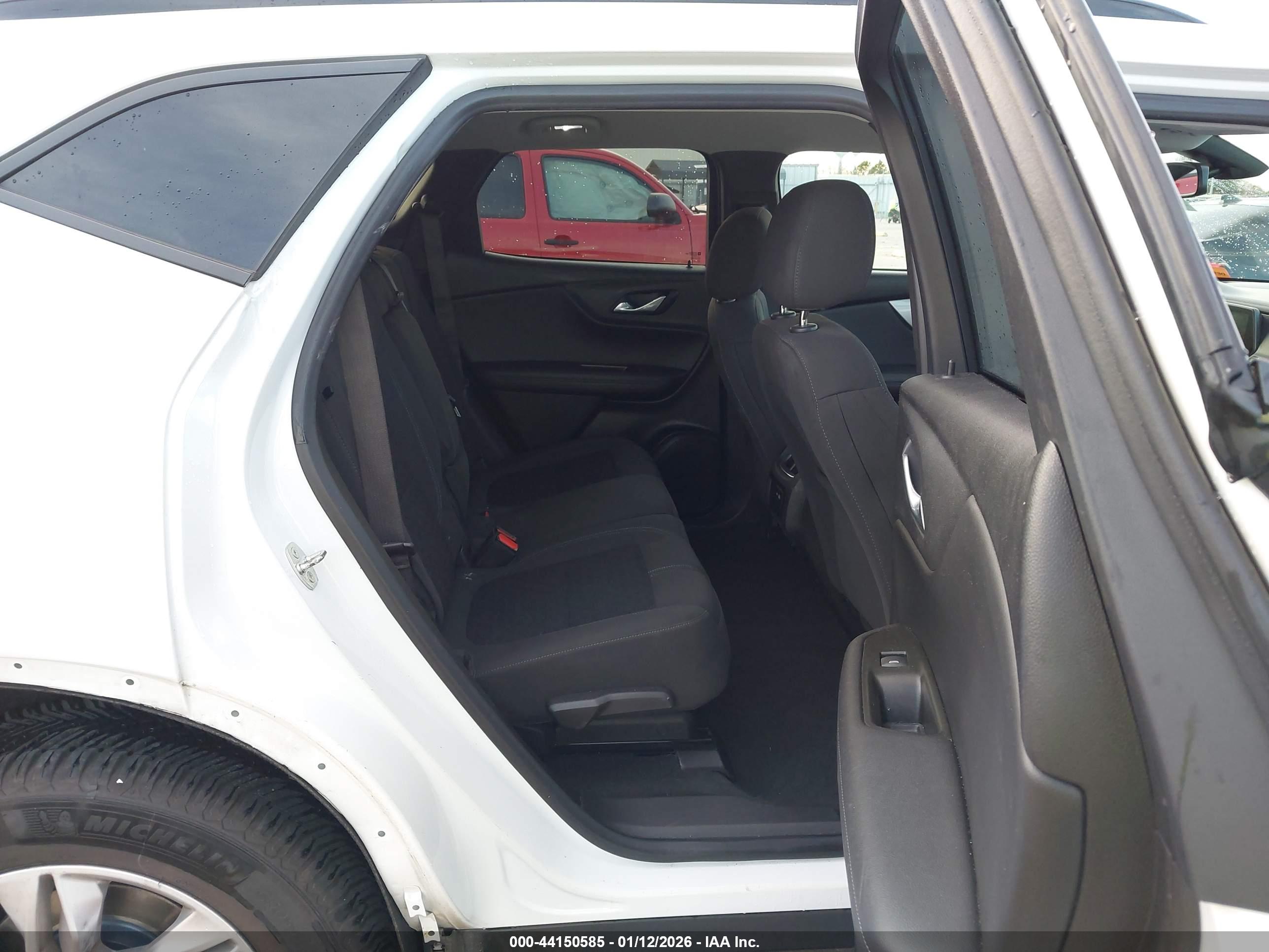 CHEVROLET BLAZER image 8