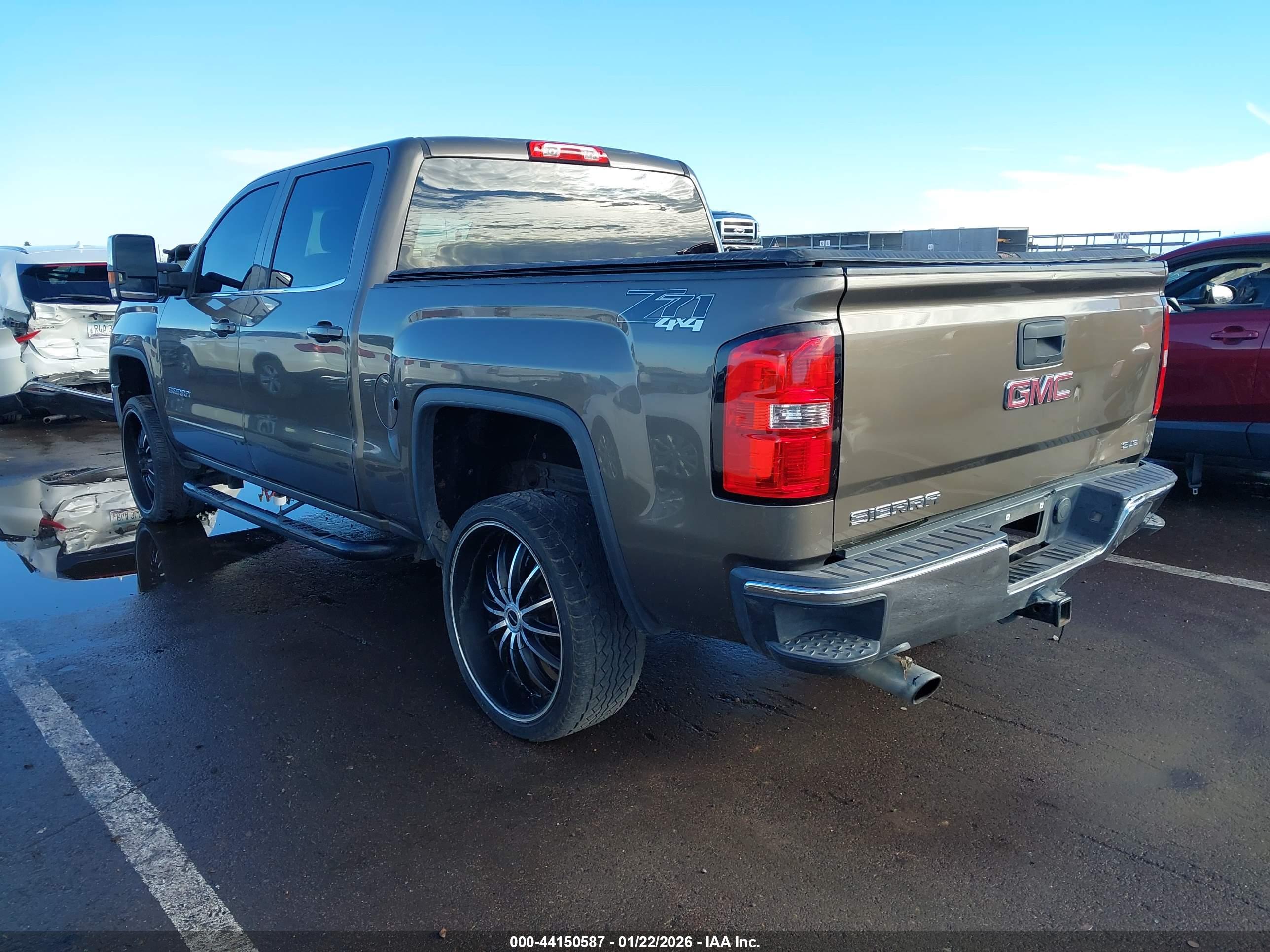 GMC SIERRA image 3