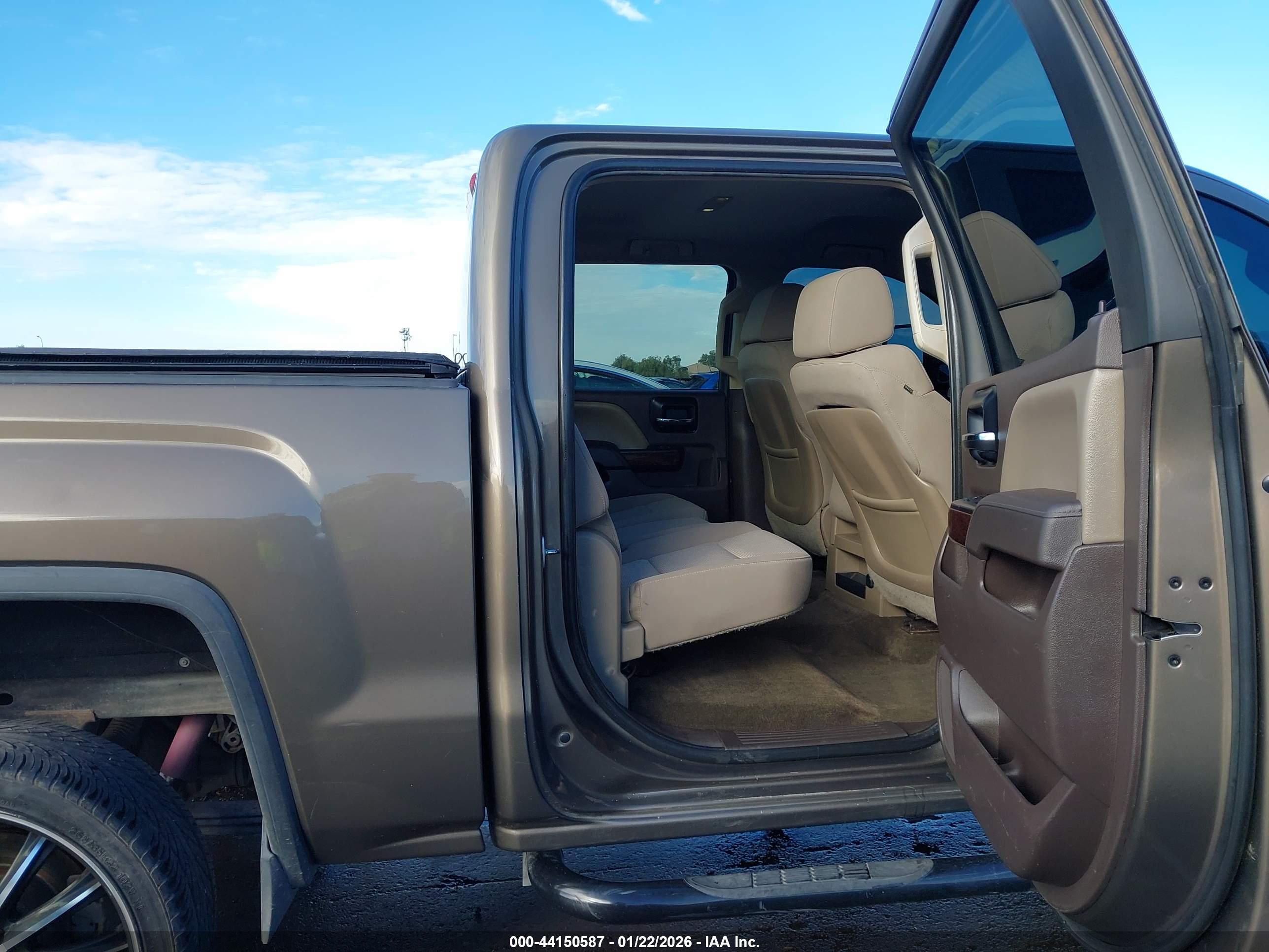 GMC SIERRA image 8