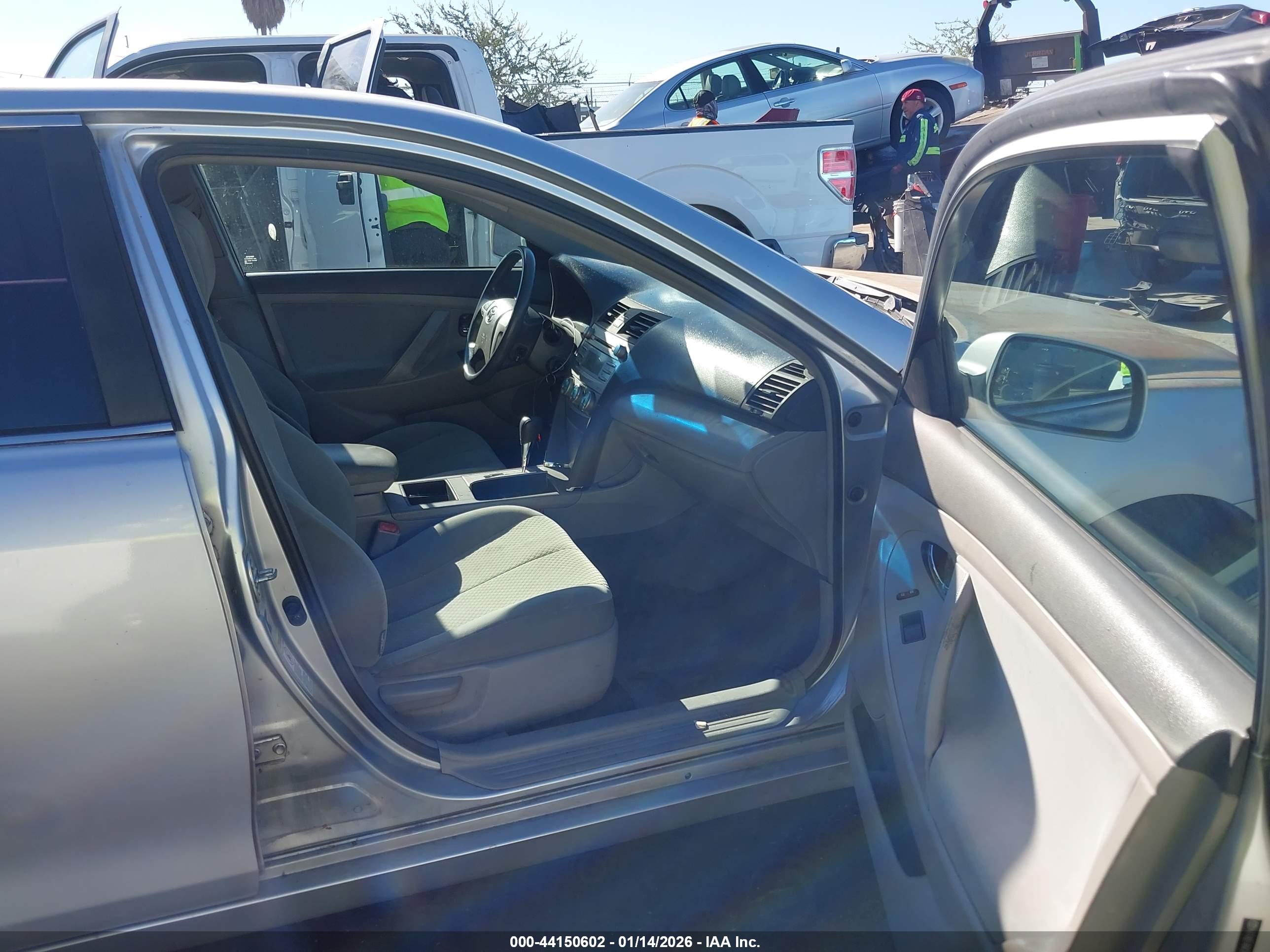 TOYOTA CAMRY image 5