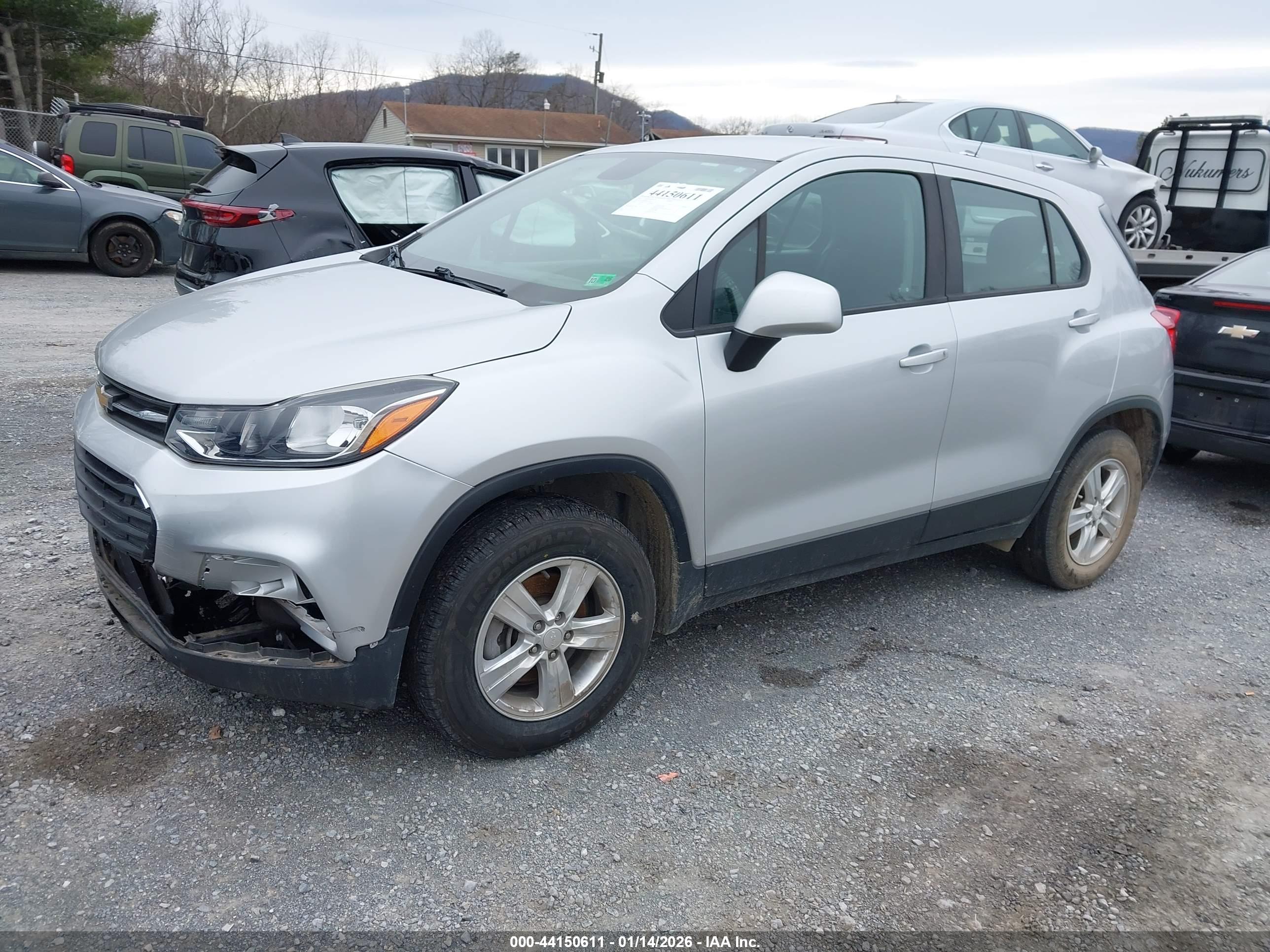 CHEVROLET TRAX image 2