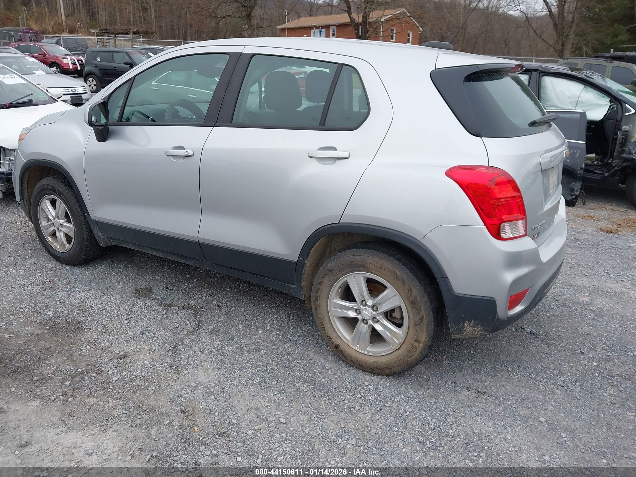 CHEVROLET TRAX image 3