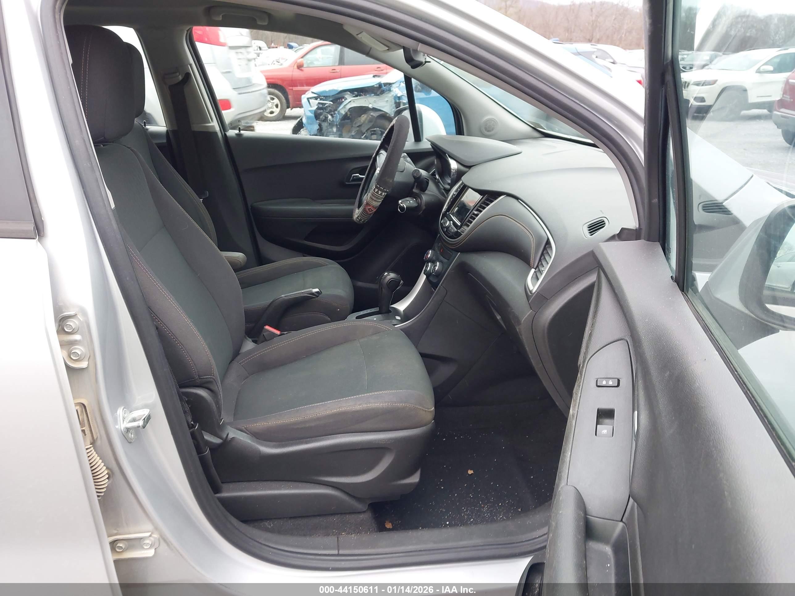 CHEVROLET TRAX image 5
